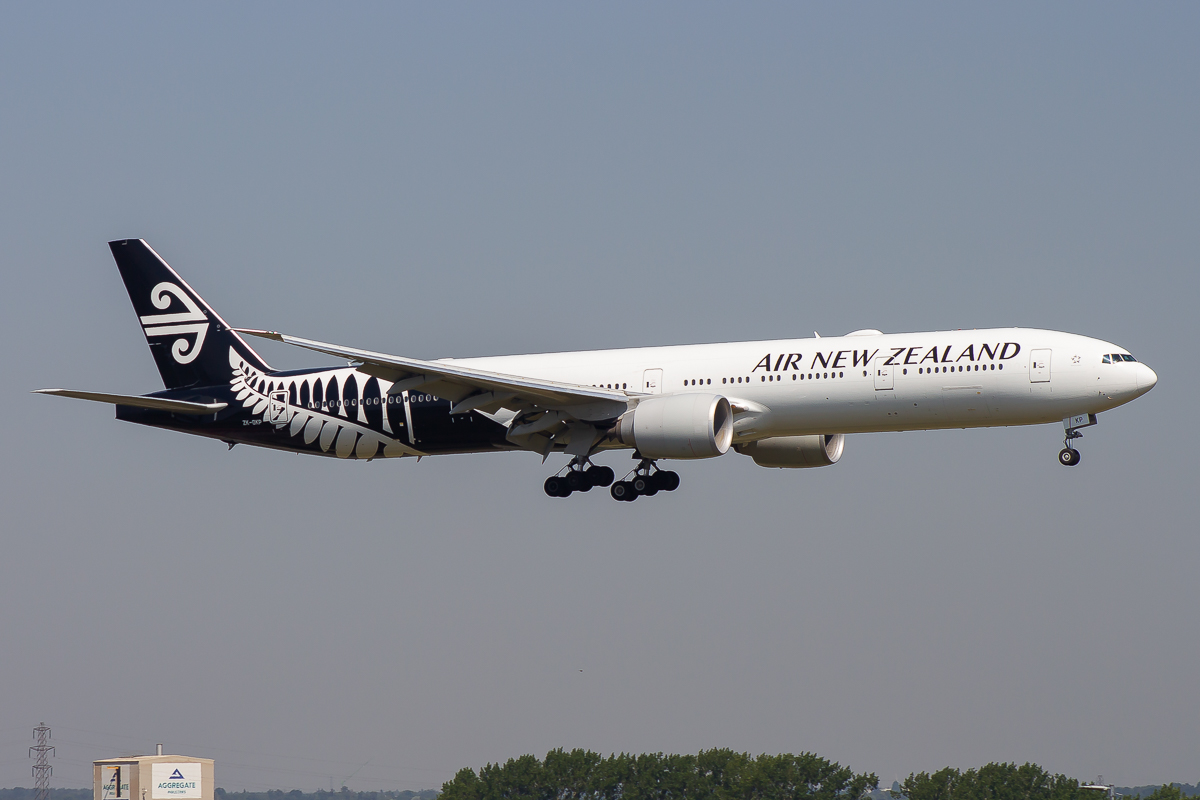 Full size: Air New Zealand Boeing 777-300ER ZK-OKP at London Heathrow International Airport