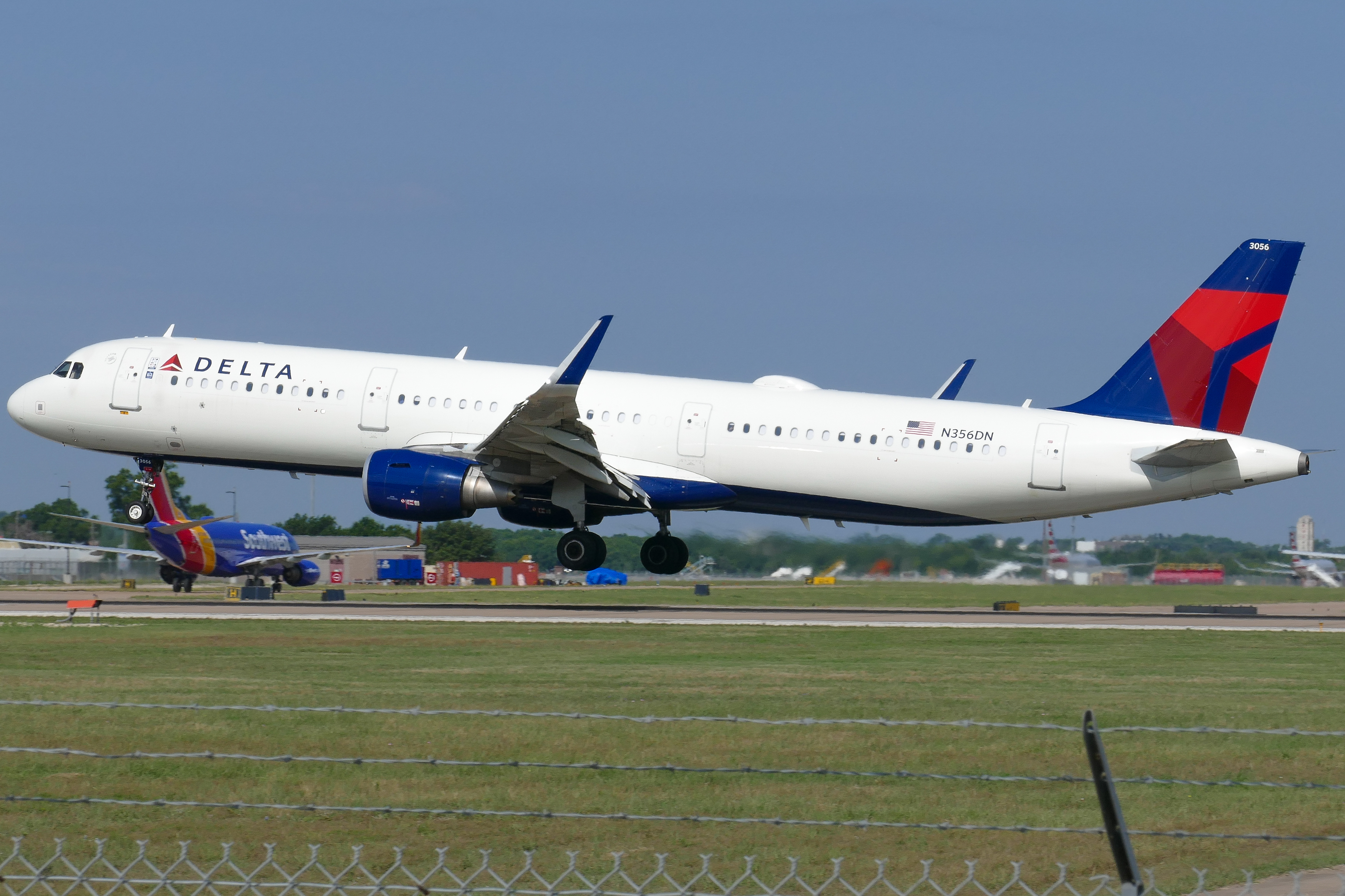 Full size: Delta Airlines Airbus A321-200 N356DN at Austin-Bergstrom International Airport