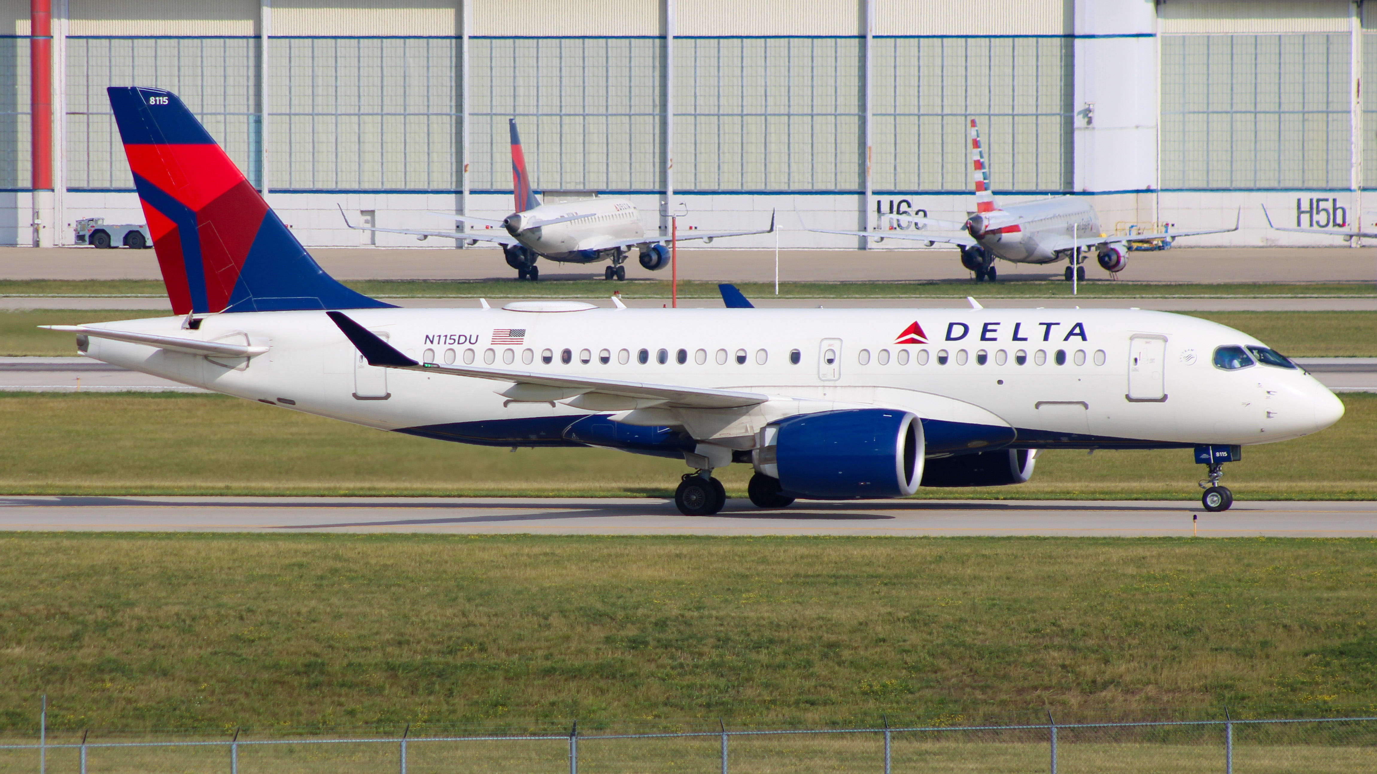 Full size: Delta Airlines Airbus A220-100 N115DU at Indianapolis International Airport