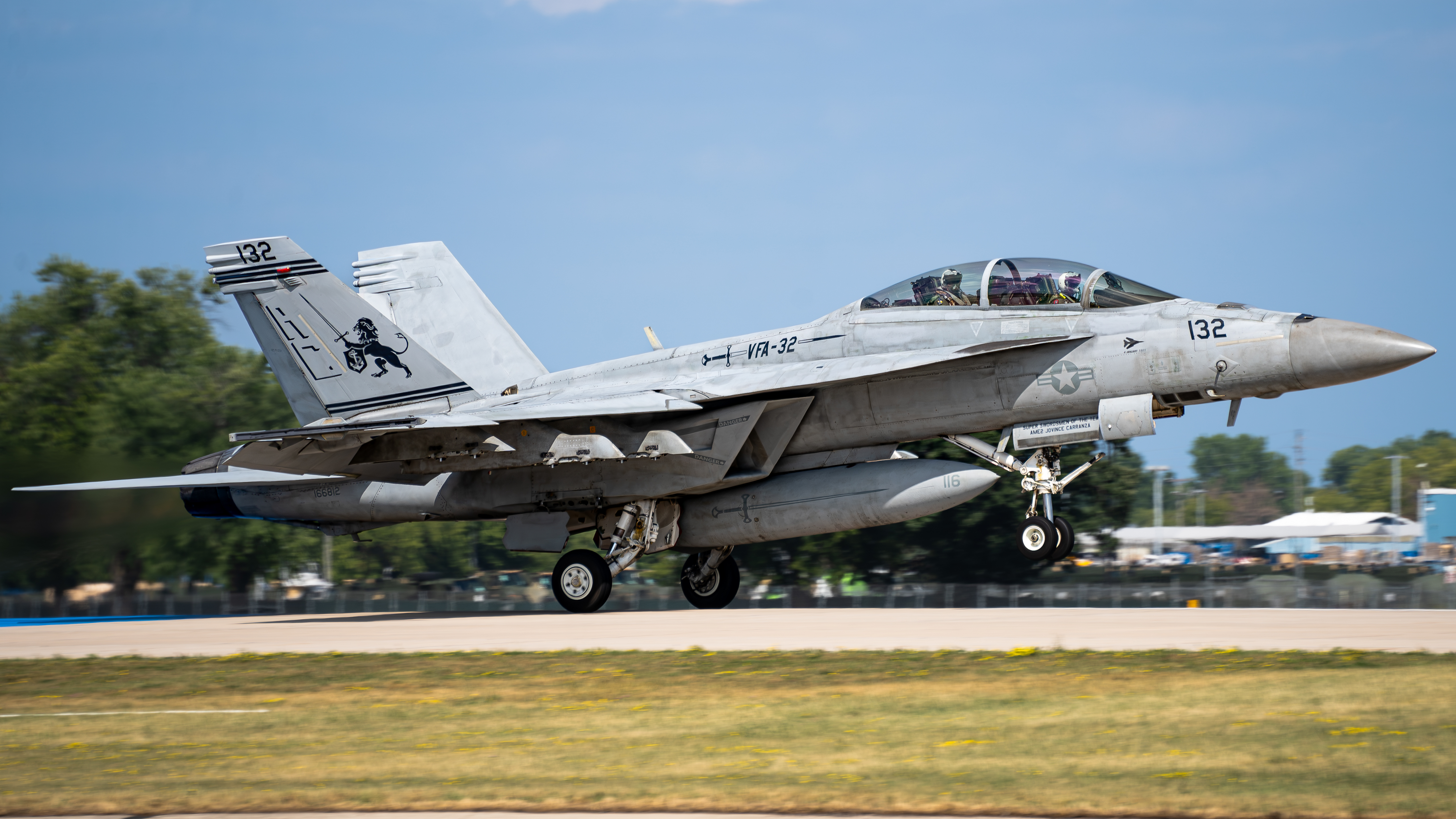 Full size: USN - United States Navy Boeing F/A-18E/F Super Hornet 166812 at Wittman Regional Airport