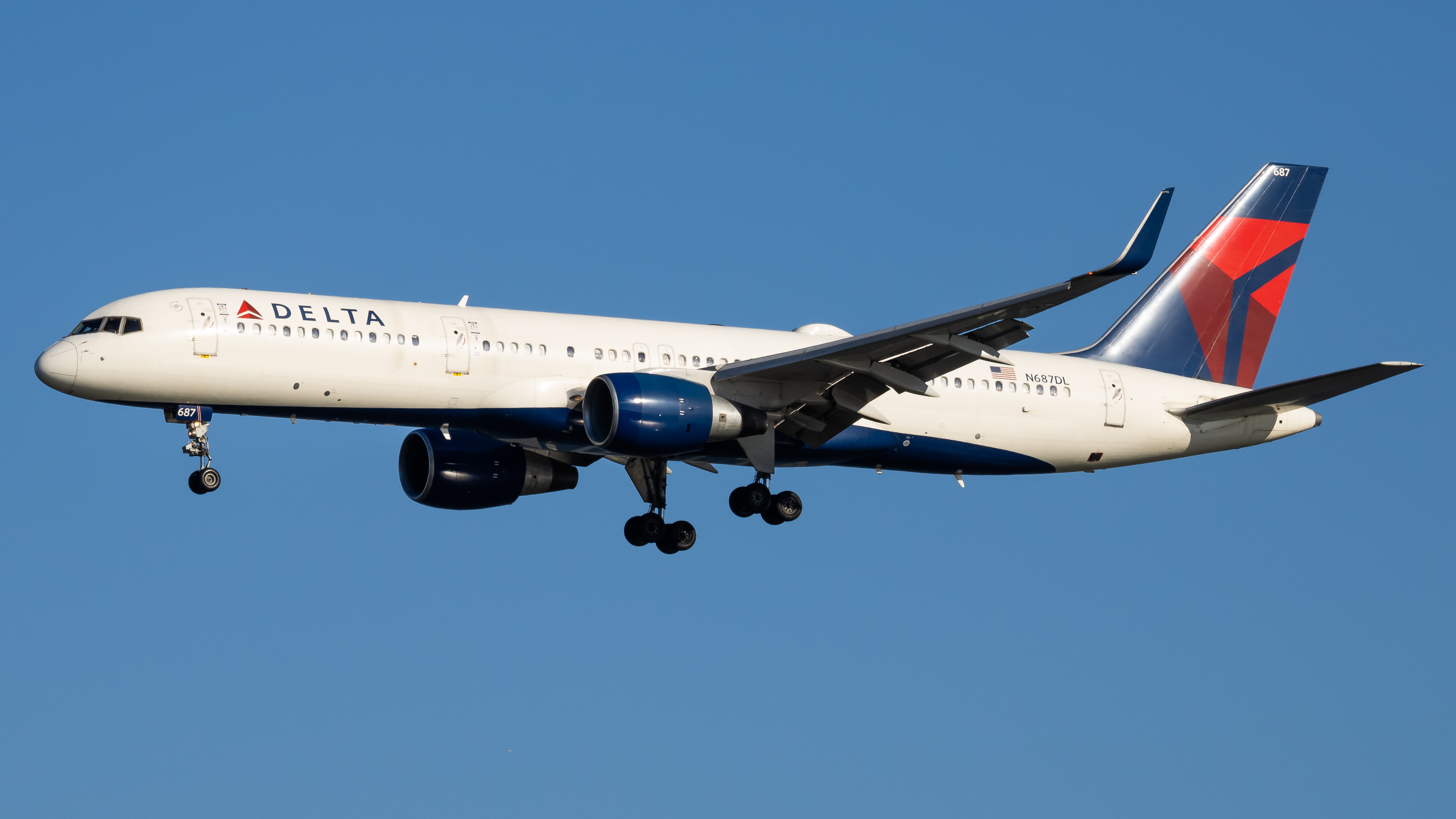 Full size: Delta Airlines Boeing 757-200 N687DL at Ronald Reagan National Airport