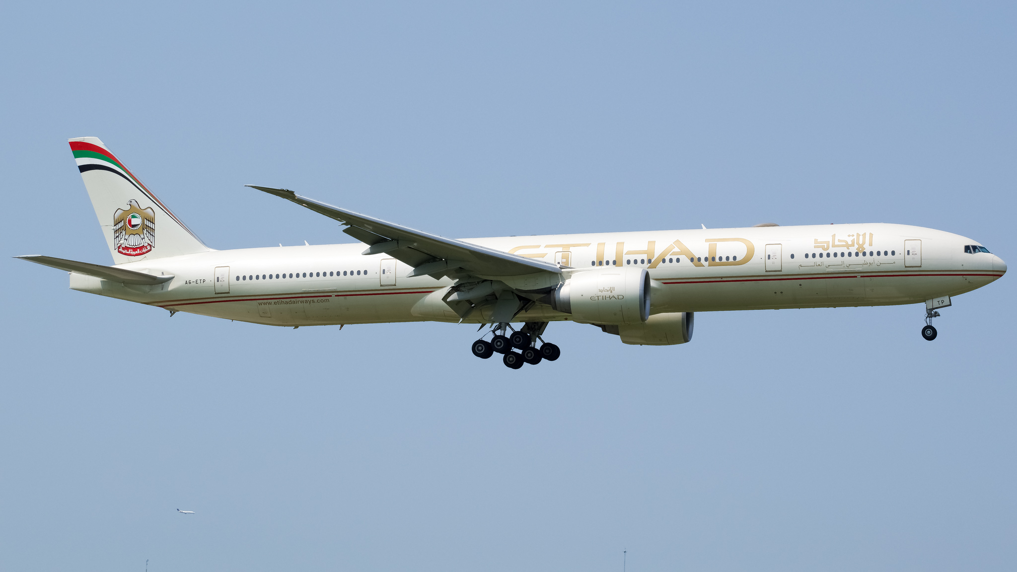 Full size: Etihad Airways Boeing 777-300ER A6-ETP at Chicago O'Hare International Airport