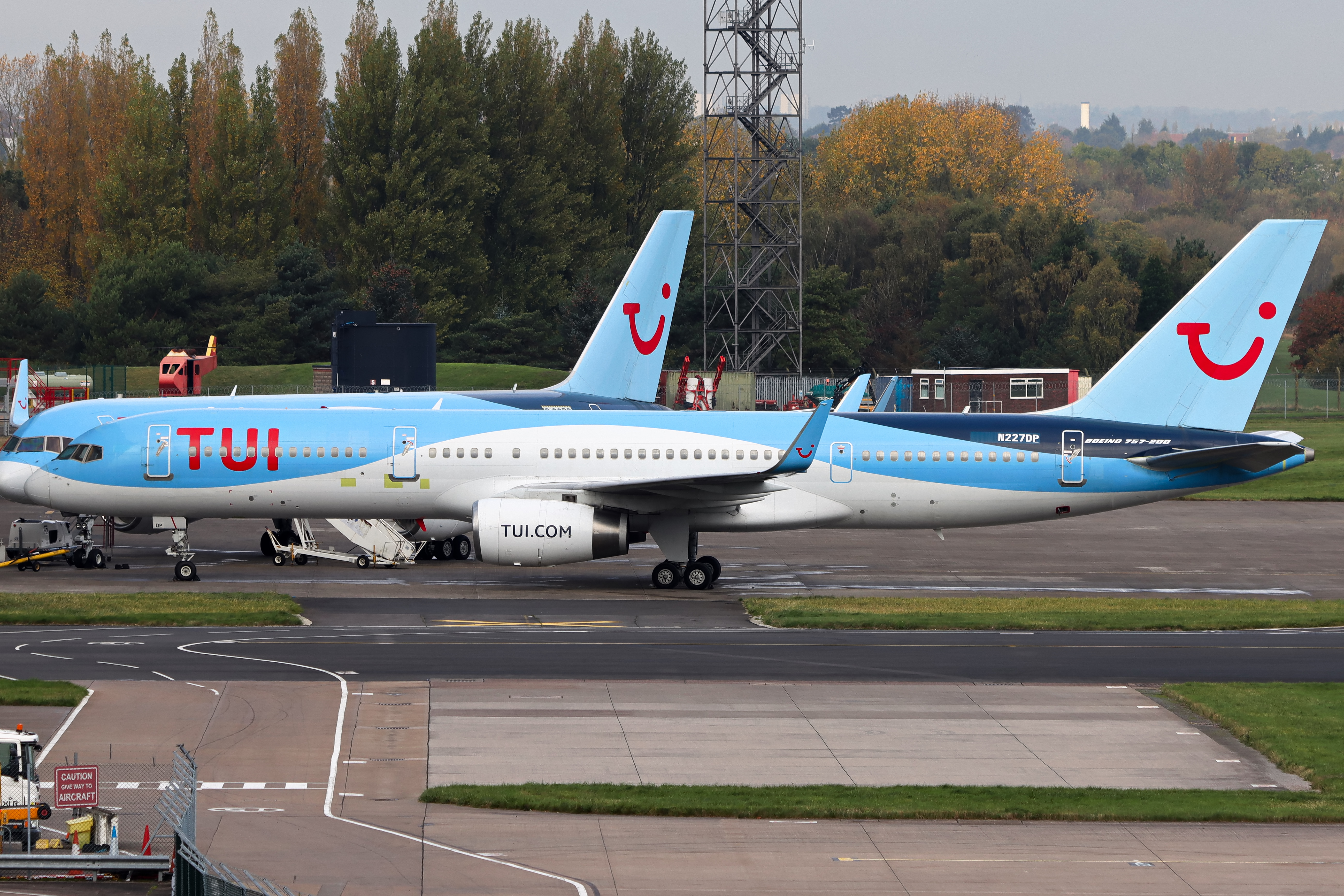 Full size: TUI Fly Boeing 757-200 N227DP at Birmingham Airport