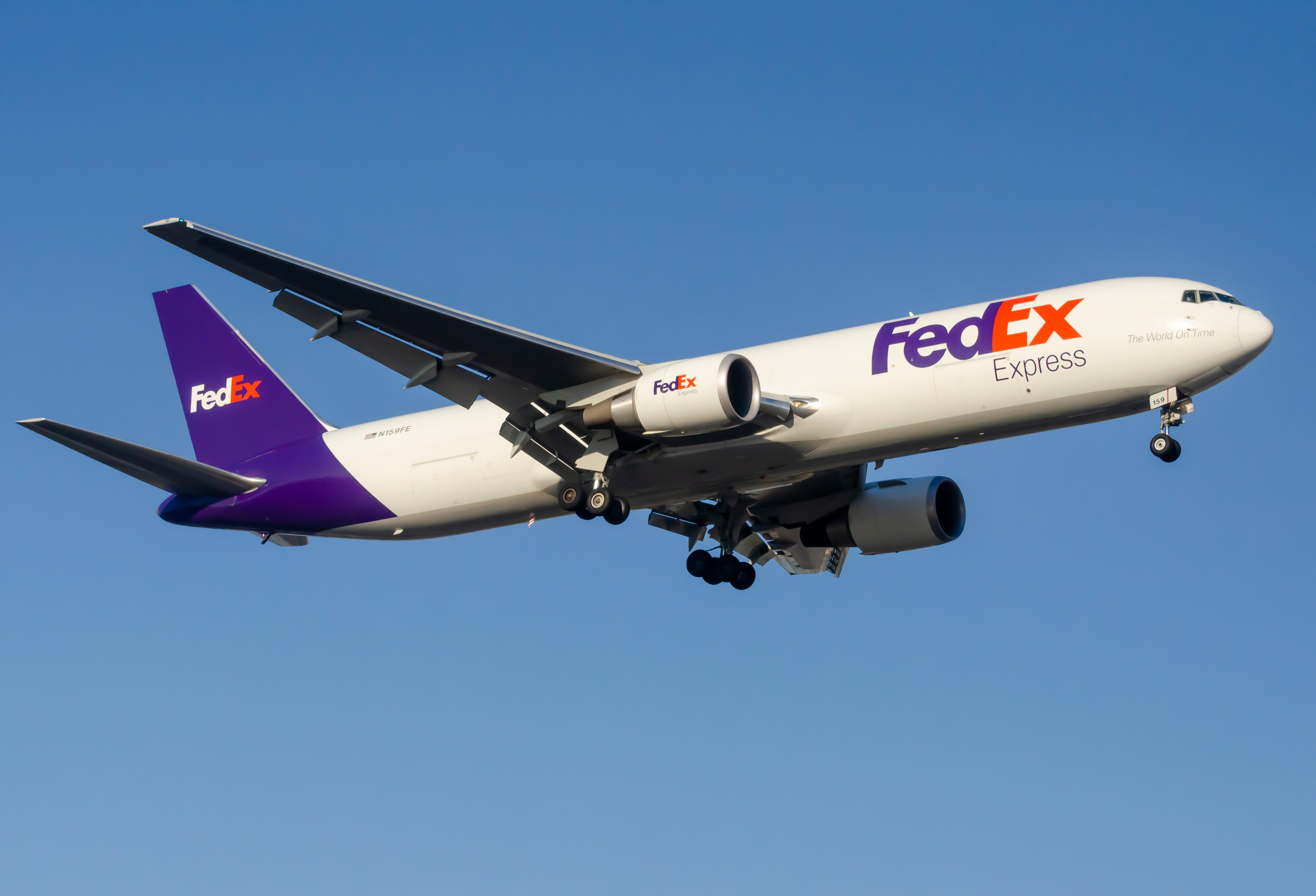 Full size: FedEx Boeing 767-300F N159FE at Newark Liberty International Airport