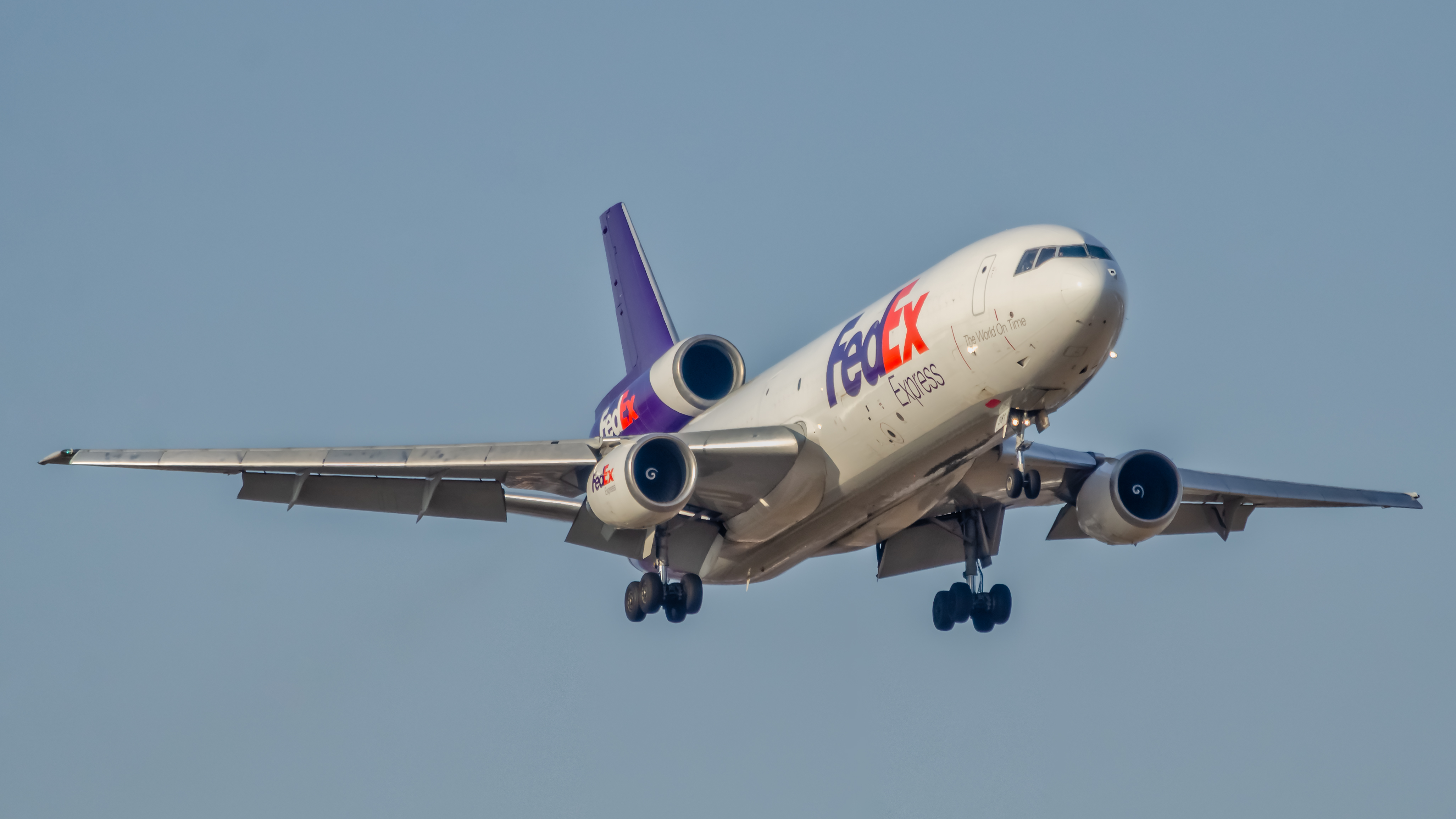 Full size: FedEx DC-10 N391FE at General Mitchell International Airport