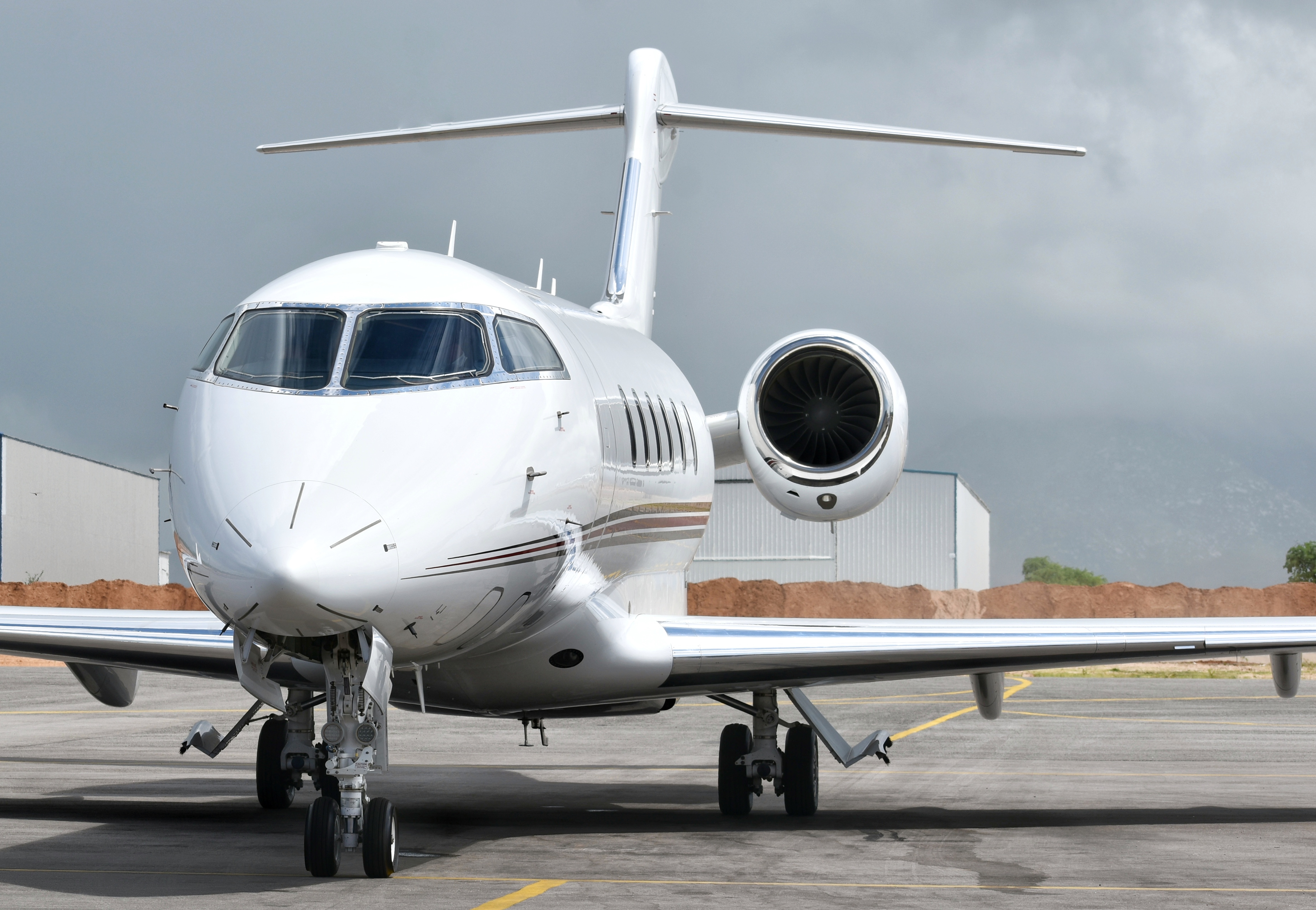 Full size: NetJets Bombardier Challenger 300 N370QS at Aeropuerto de Cabo San Lucas Internacional