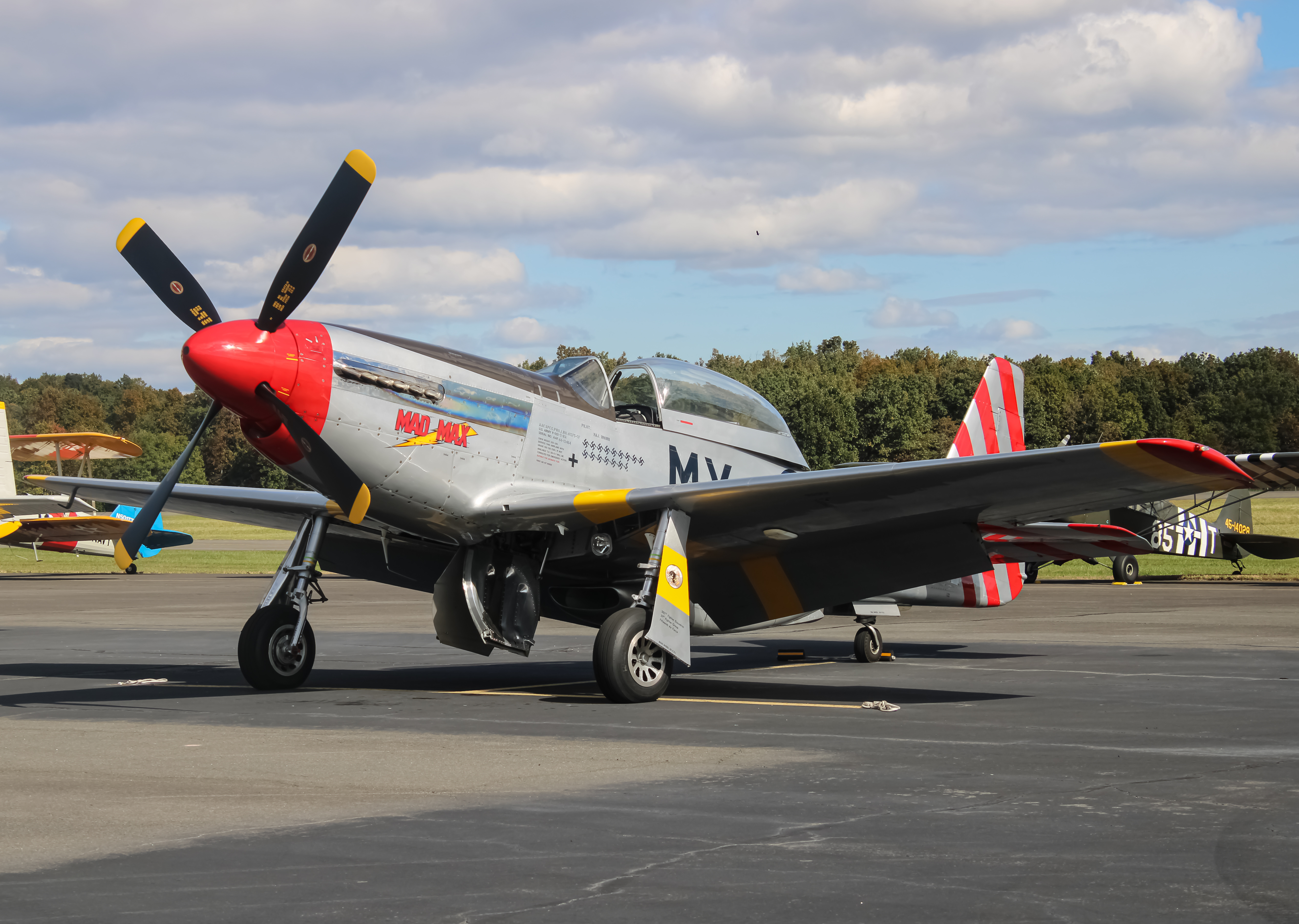 Full size: PRIVATE North American P-51 Mustang NL51MX at 