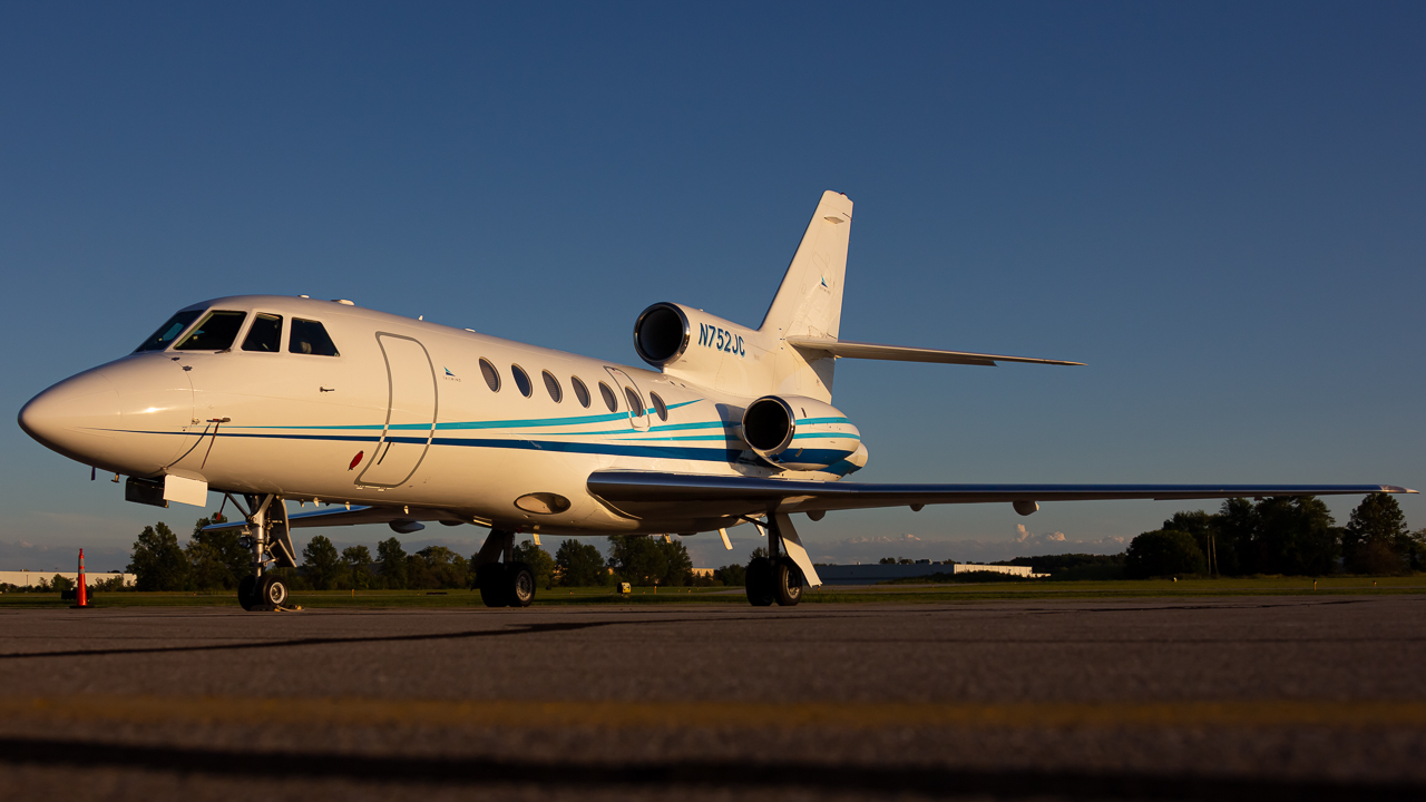 Full size: PRIVATE Dassault Falcon 50 N752JC at Delaware Municipal Airport