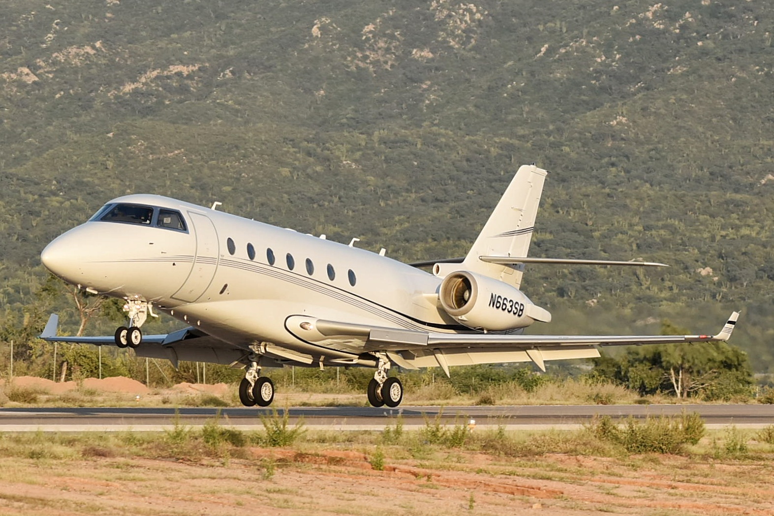 Full size: PRIVATE Gulfstream G200 N663SB at Aeropuerto de Cabo San Lucas Internacional