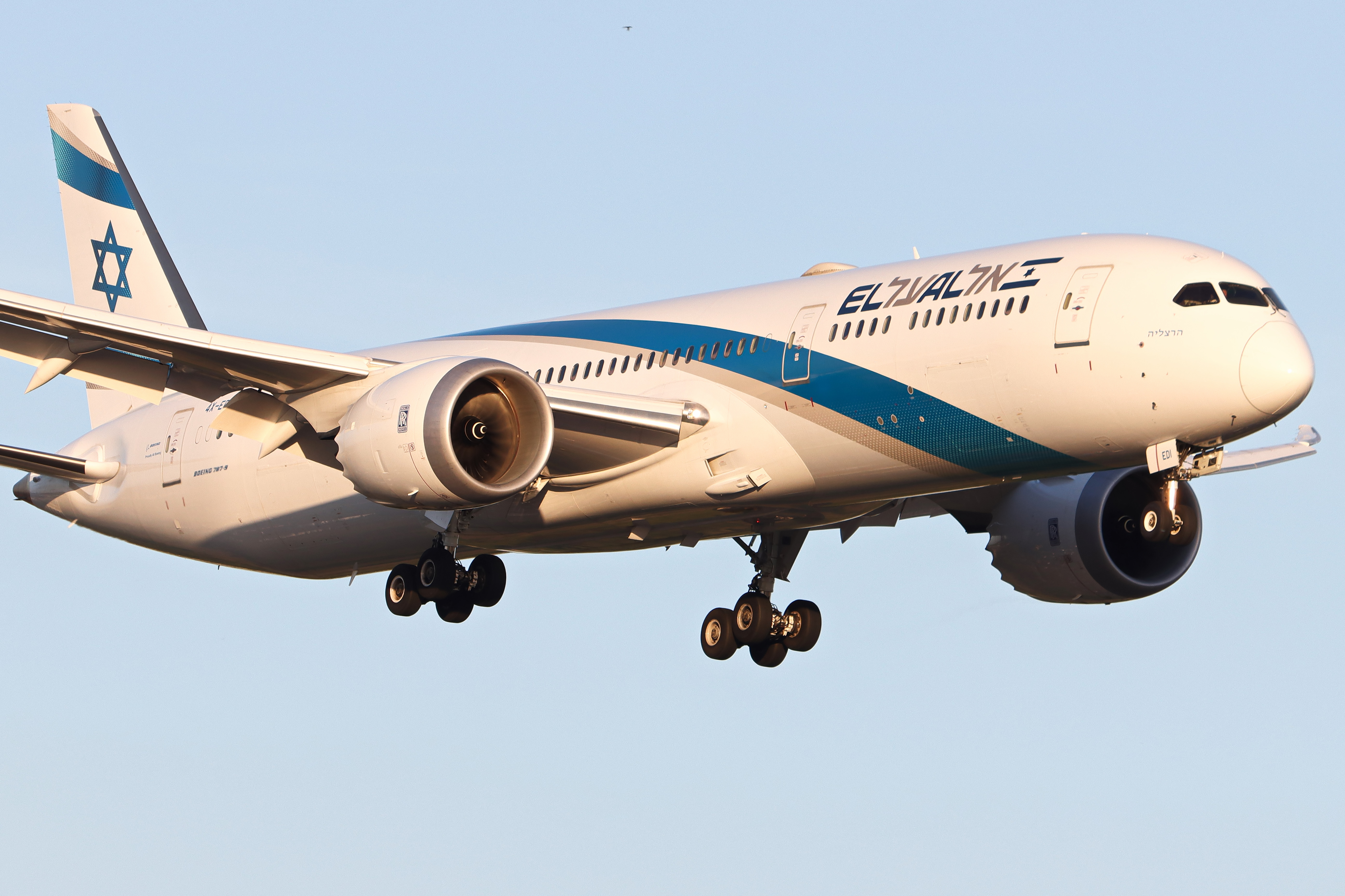 Full size: El Al Boeing 787-9 4X-EDI at London Heathrow International Airport