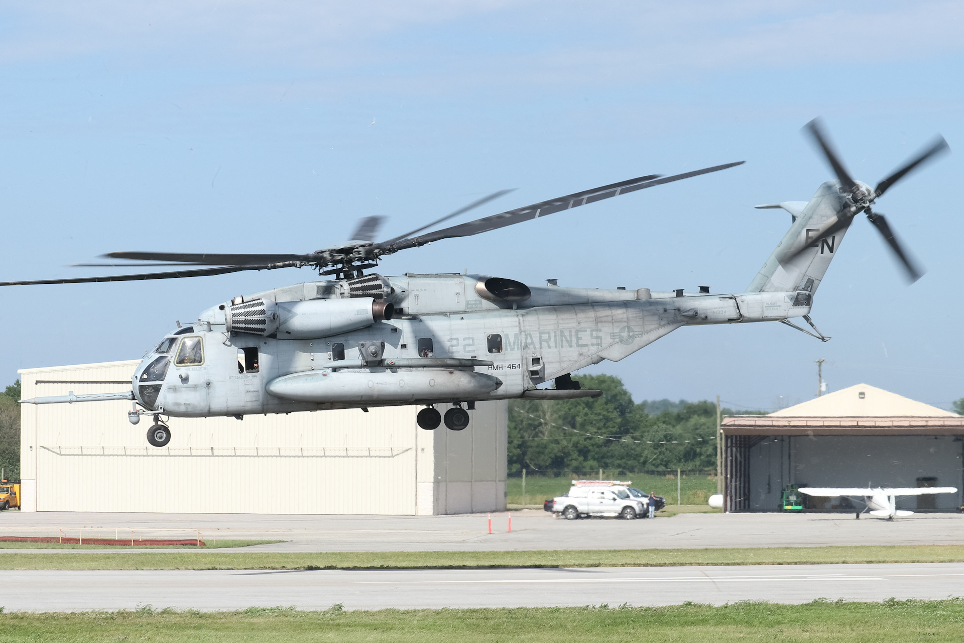 Full size: US Marine Corps Sikorsky CH-53E Super Stallion 161394 at York Airport