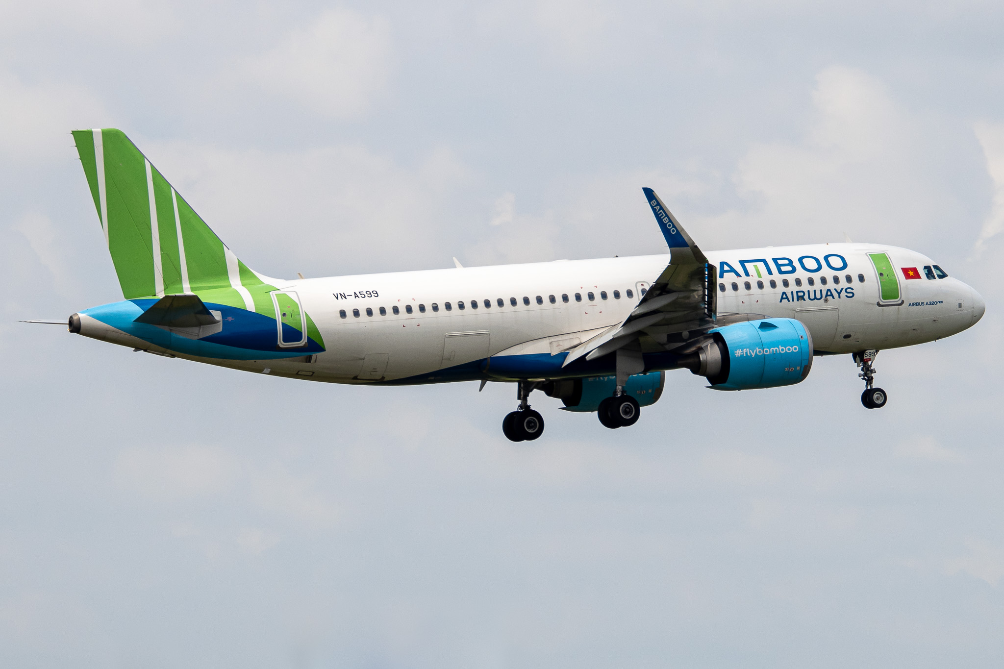 Full size: Bamboo Airways Airbus A320NEO VN-A599 at Tan Son Nhat International Airport