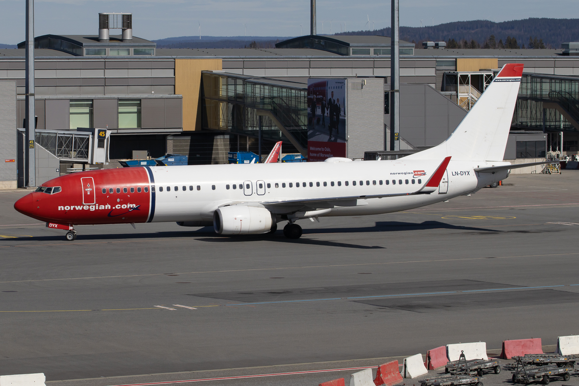 Full size: Norwegian Air Shuttle Boeing 737-800 LN-DYX at Oslo Gardermoen Airport