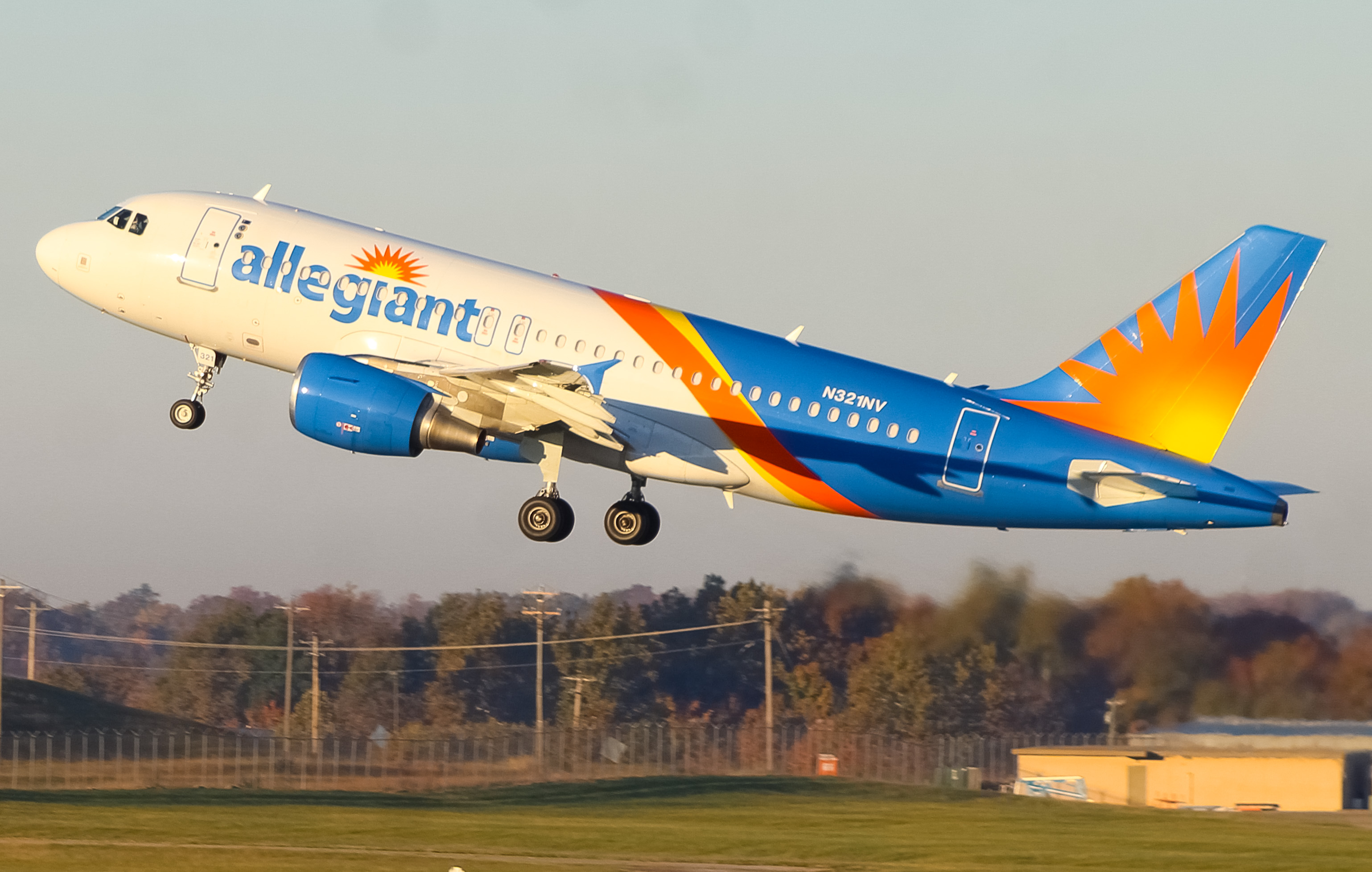 Full size: Allegiant Air Airbus A319 N321NV at Cincinnati/Northern Kentucky International Airport