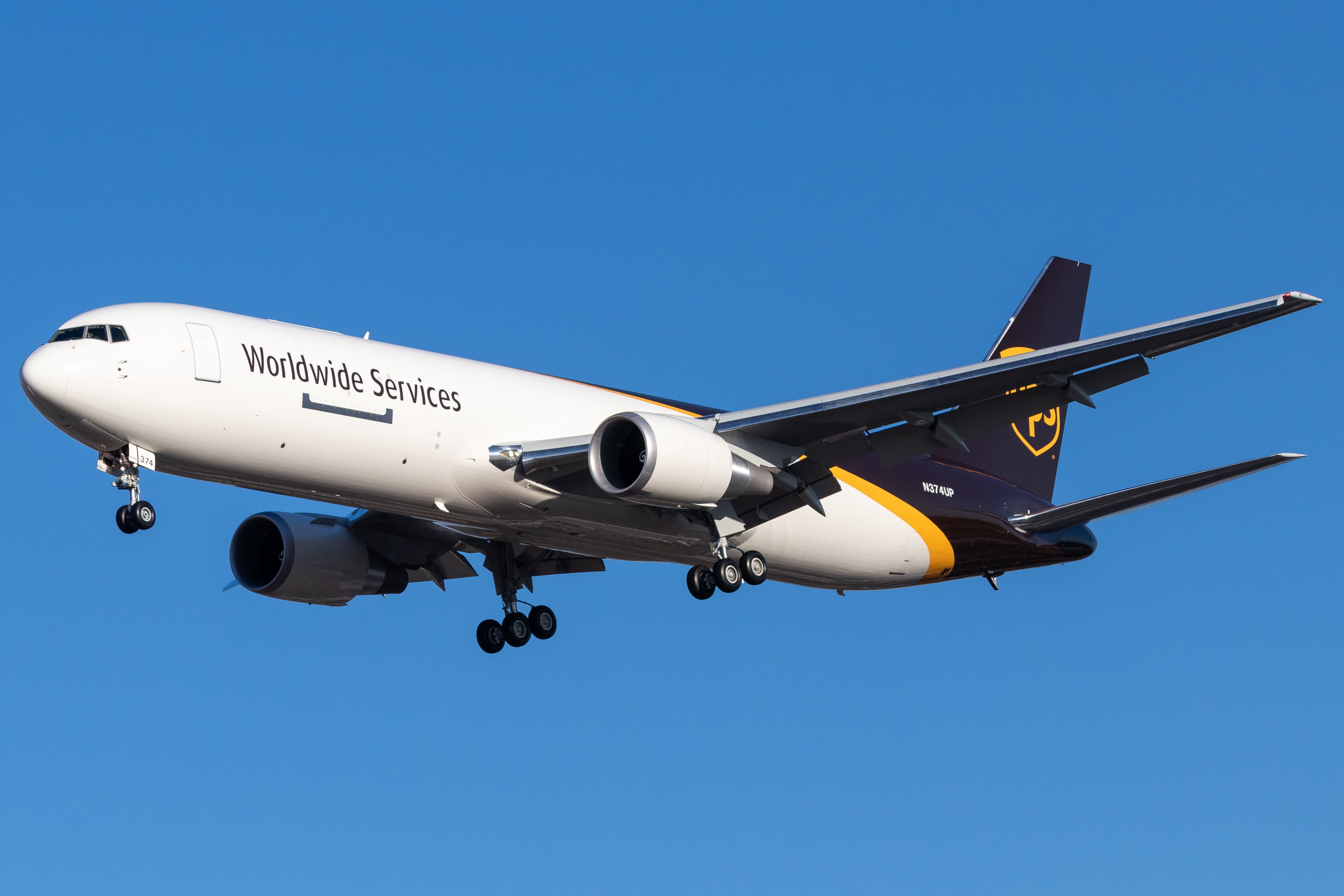 Full size: United Parcel Service Boeing 767-300F N374UP at San Antonio International Airport