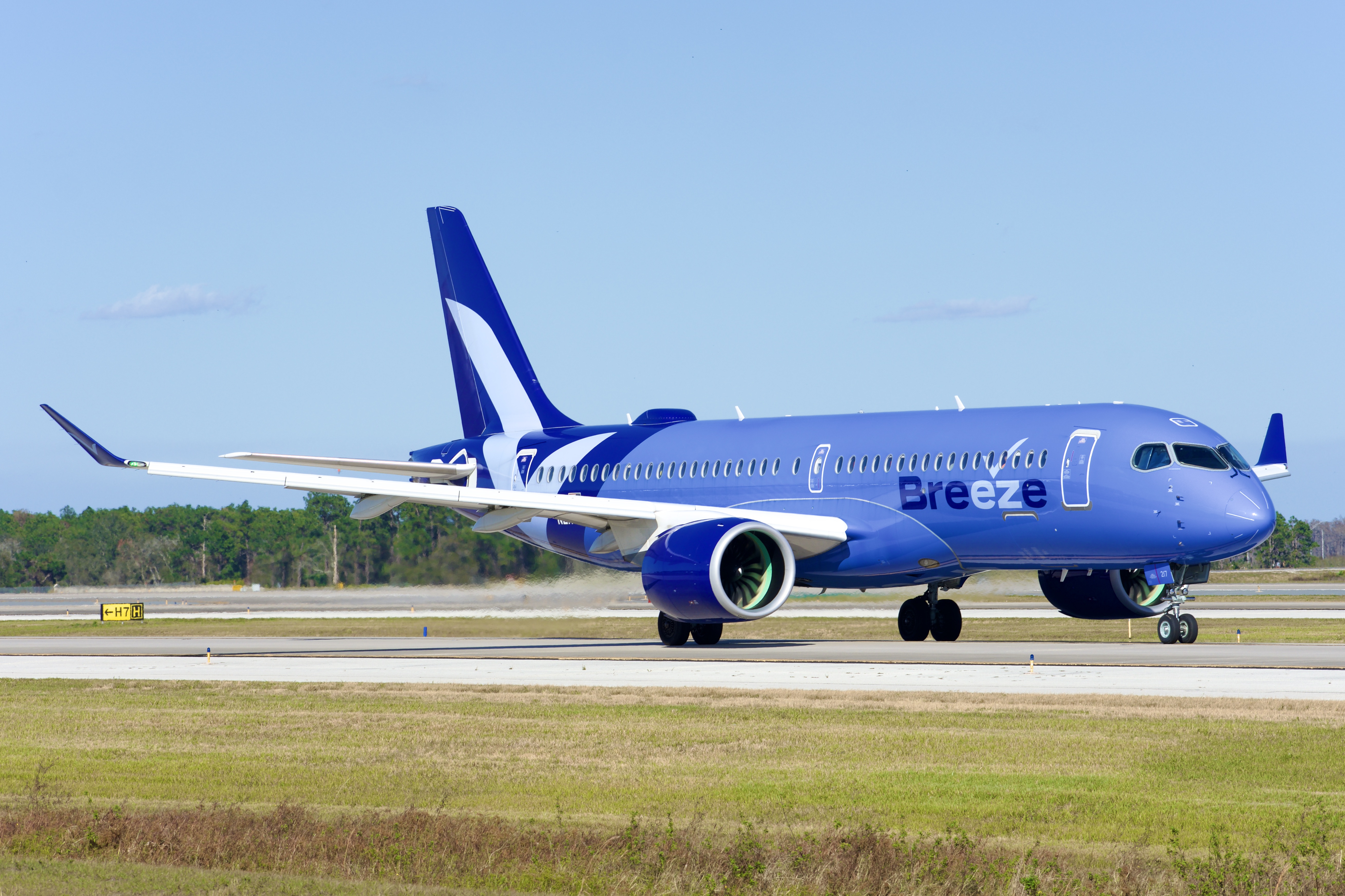 Full size: Breeze Airways Airbus A220-300 N217BZ at Orlando International Airport