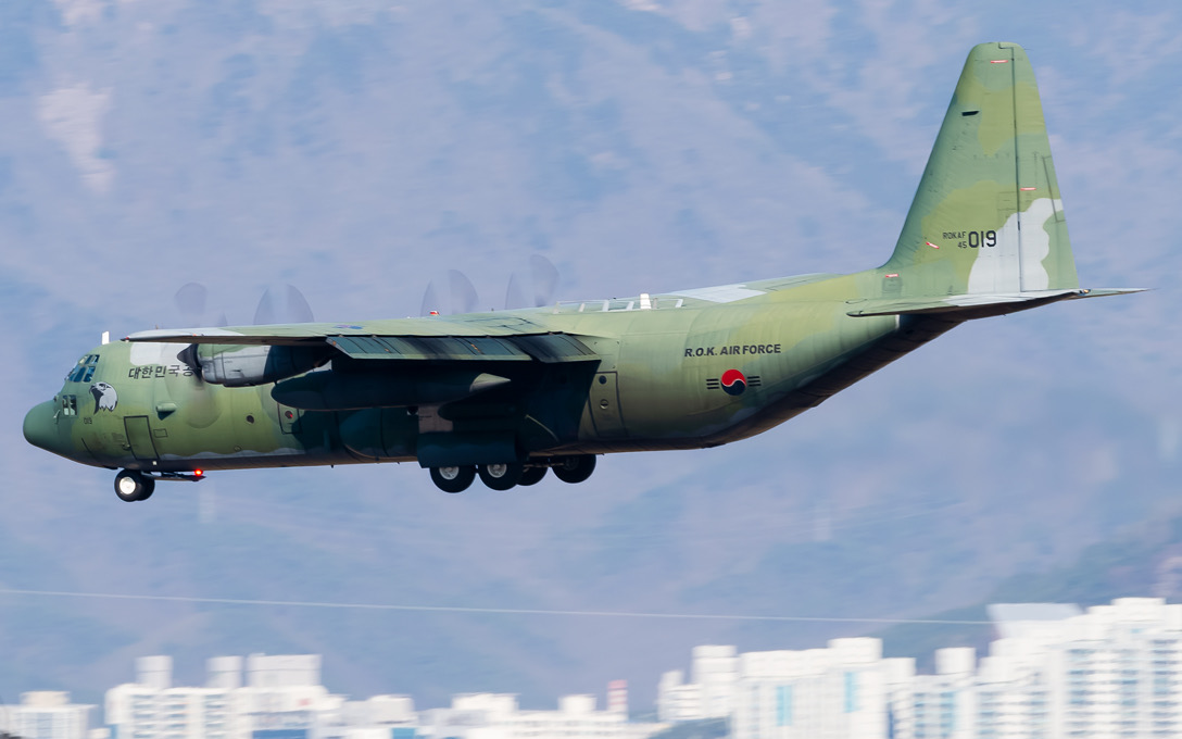 Full size: ROKAF Lockheed C-130H-30 Hercules 45-019 at Gimhae International Airport
