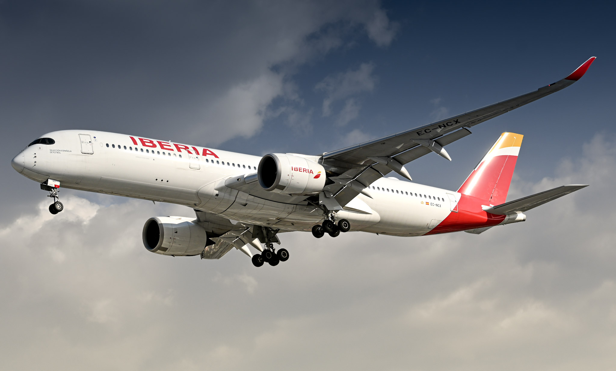 Full size: Iberia Airbus A350-900 EC-NCX at Mexico City International Airport