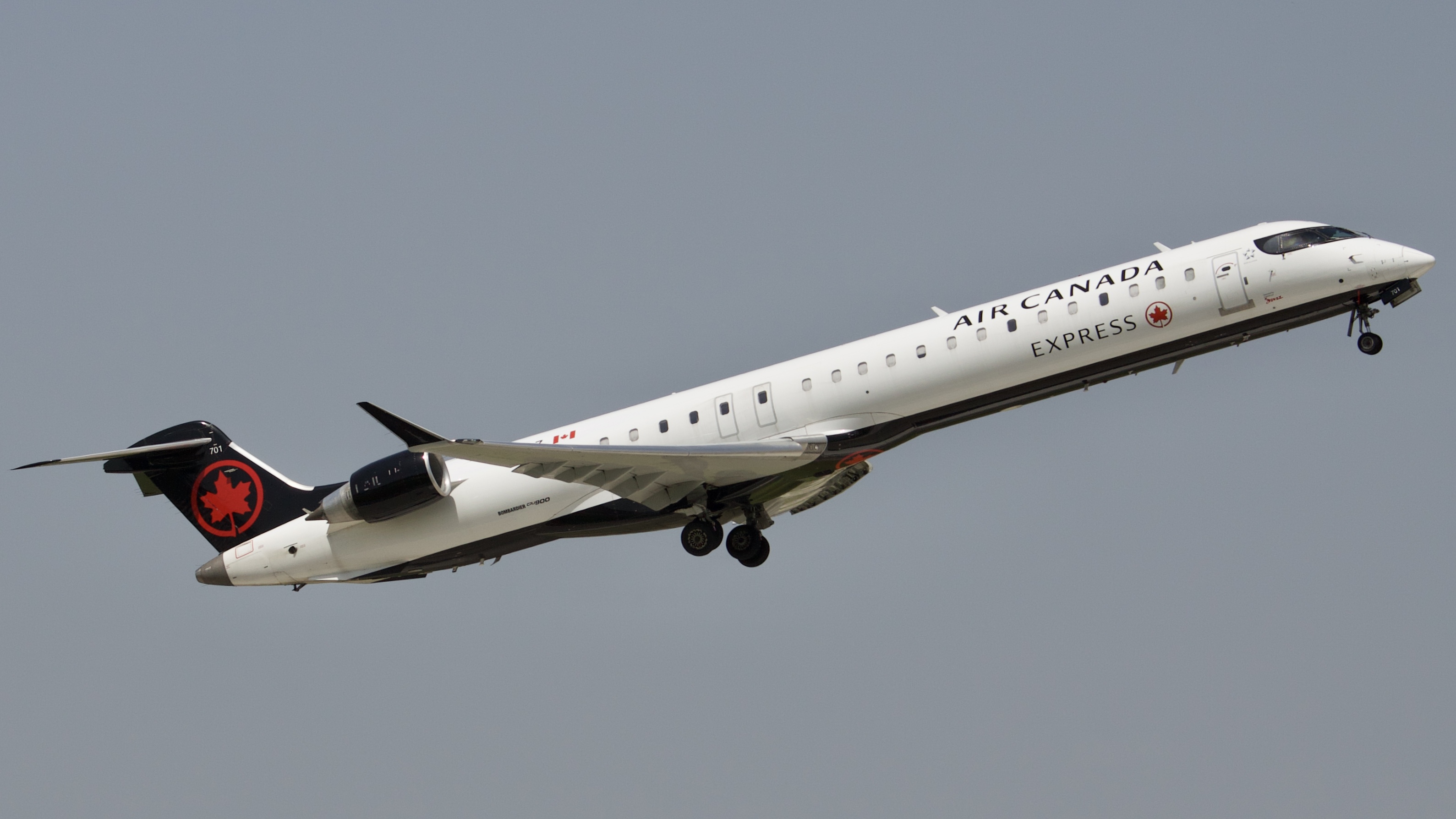 Full size: Air Canada Express Mitsubishi CRJ-900 C-GJAZ at Houston-George Bush Intercontinental Airport