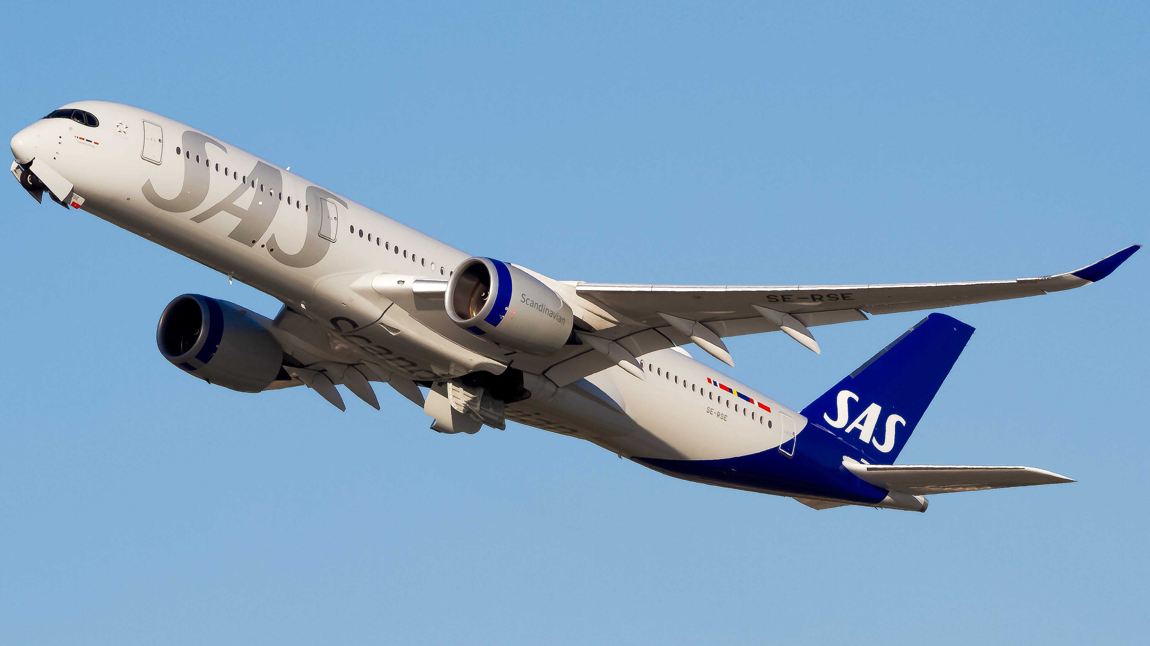 Full size: Scandinavian Airlines Airbus A350-900 SE-RSE at Los Angeles International Airport