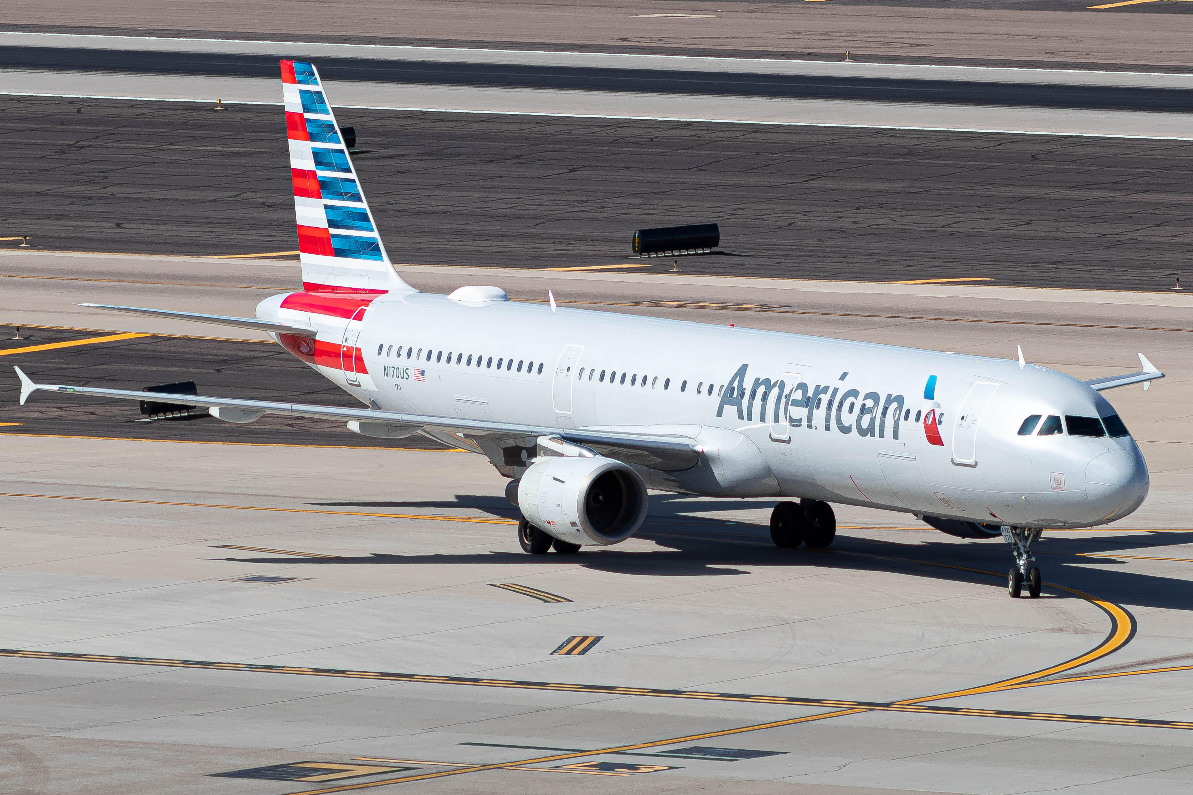 Full size: American Airlines Airbus A321-200 N170US at Phoenix Sky Harbor International Airport