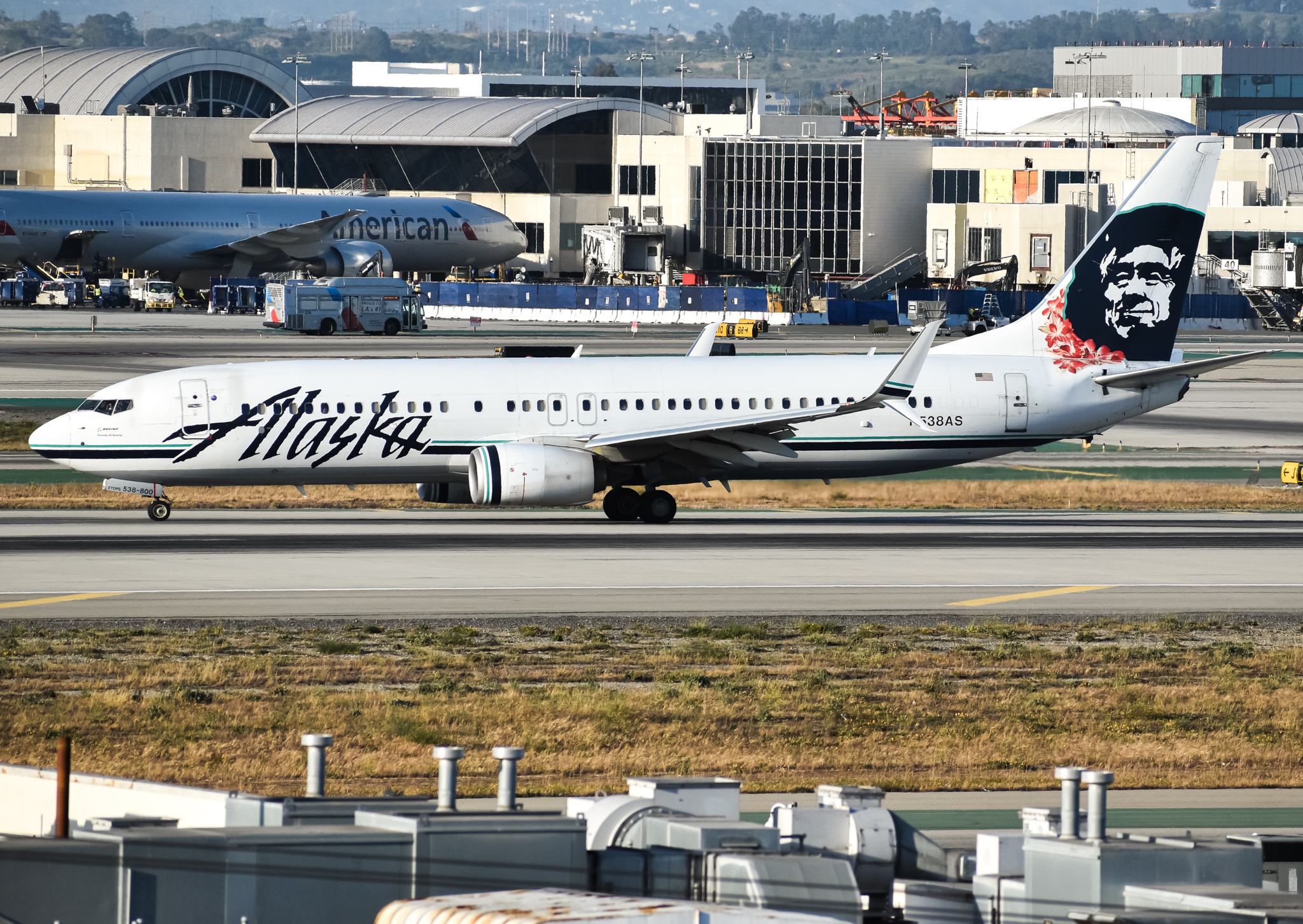 Full size: Alaska Airlines Boeing 737-800 N538AS at Los Angeles International Airport