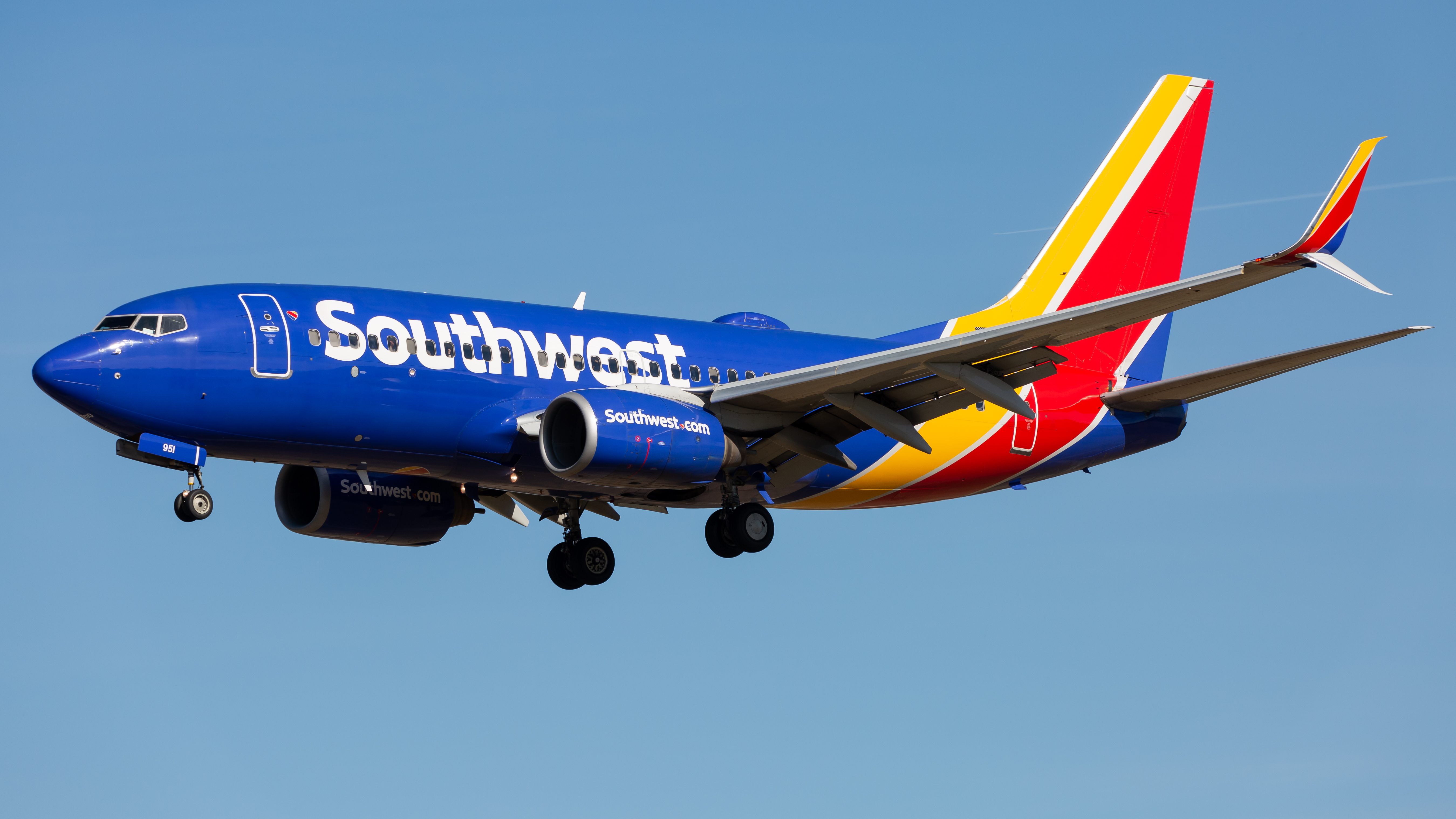 Full size: Southwest Airlines Boeing 737-700 N951WN at Baltimore/Washington International Thurgood Marshall Airport