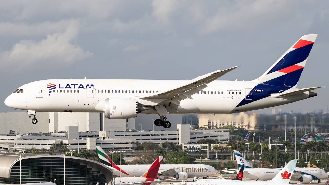 Full size: LATAM Boeing 787-8 CC-BBJ at Miami International Airport