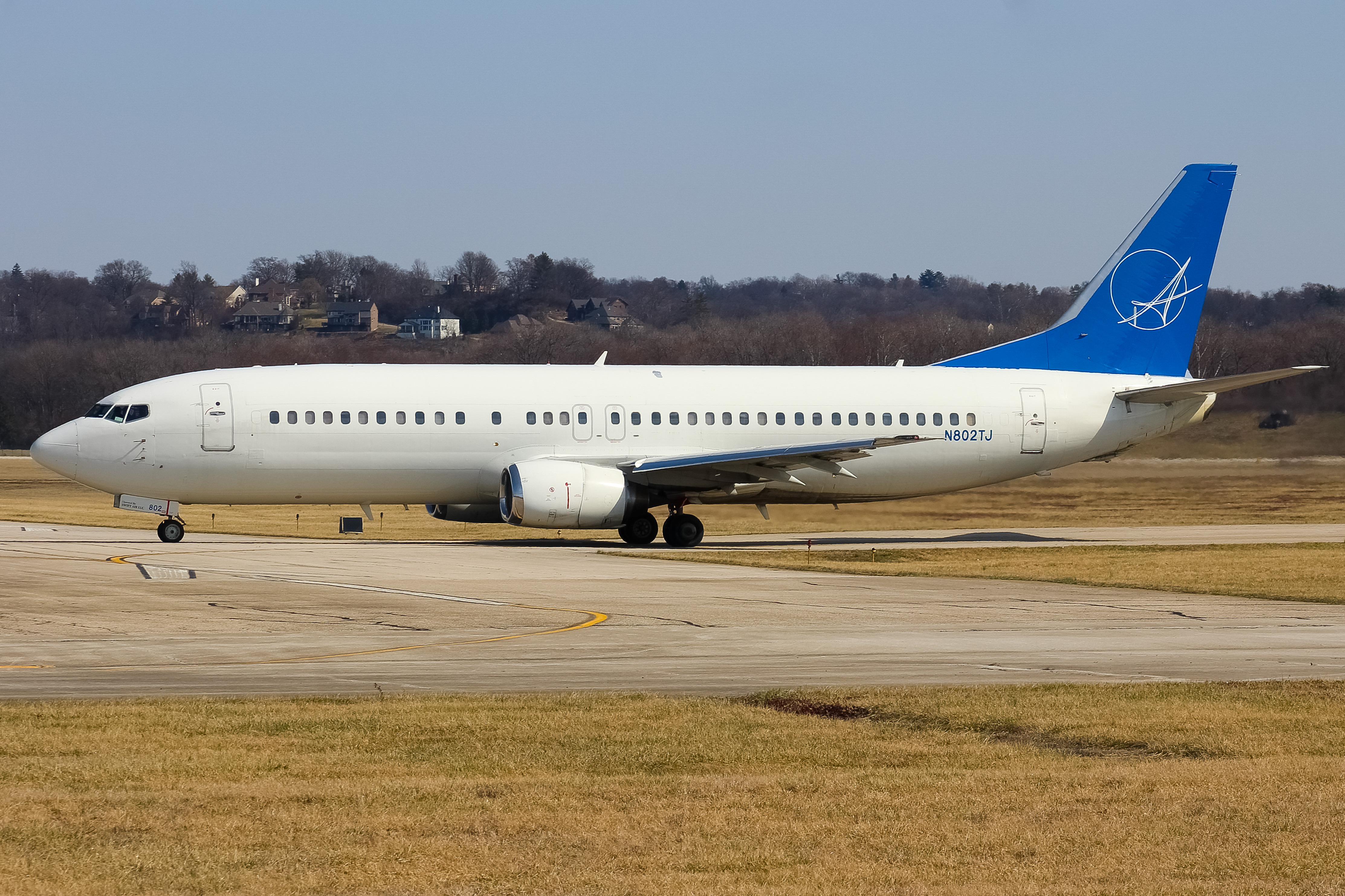 Full size: iAero Airways Boeing 737-4B7 N802TJ at Cincinnati Municipal Airport/Lunken Field