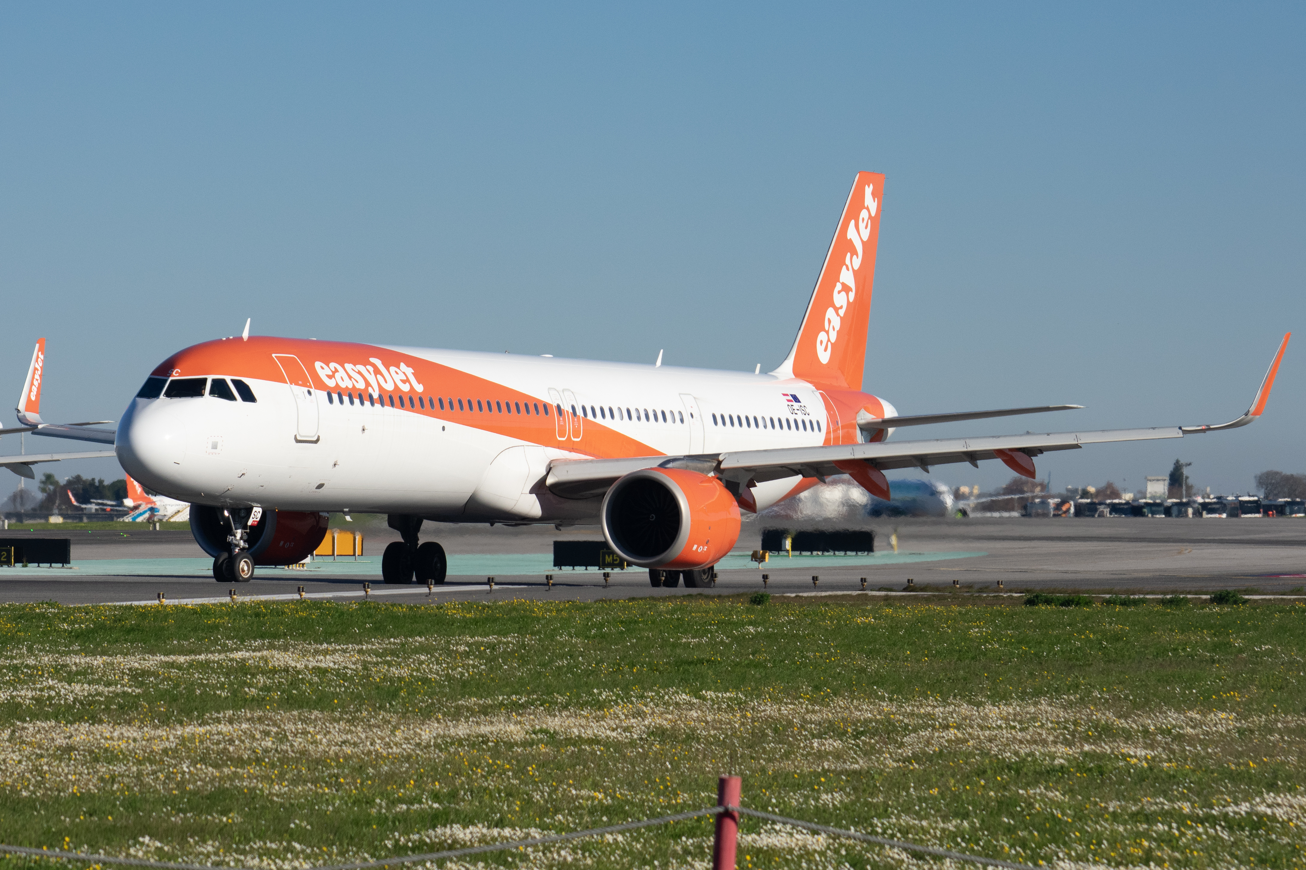 Full size: EasyJet Airbus A321NEO OE-ISC at Lisbon Humberto Delgado Airport