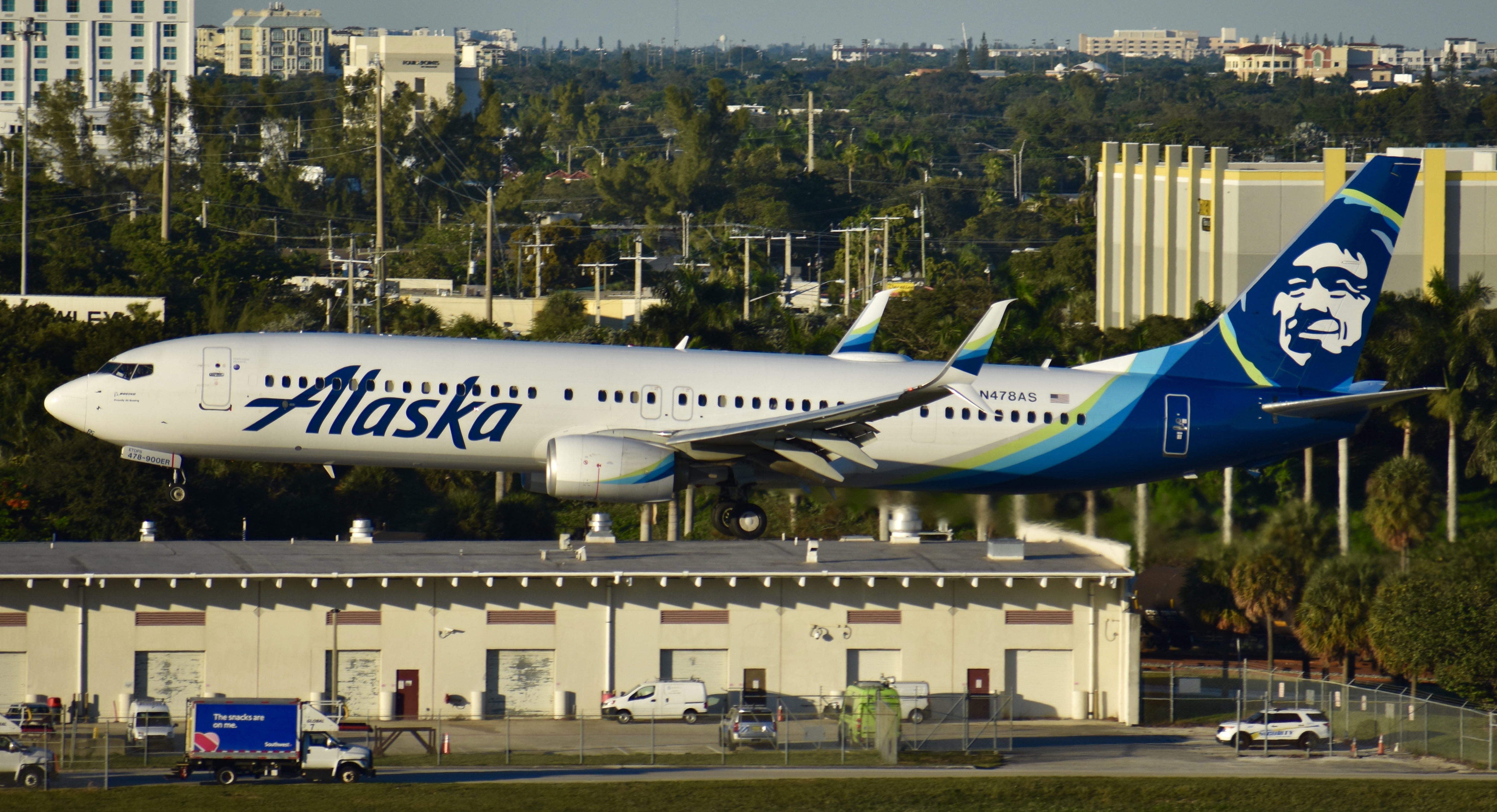 Full size: Alaska Airlines Boeing 737-900ER N478AS at Fort Lauderdale/Hollywood International Airport