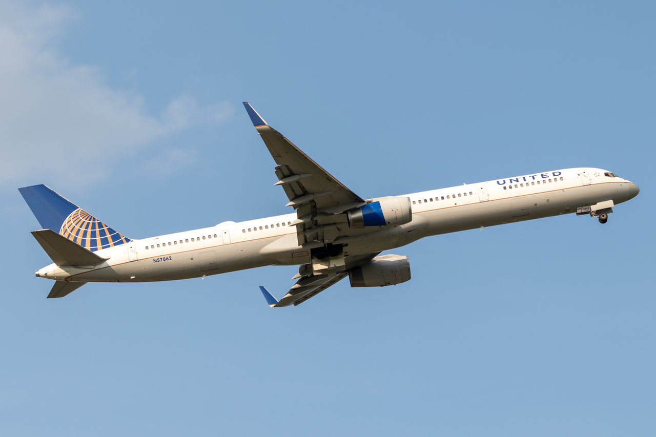 Full size: United Airlines Boeing 757-300 N57862 at Baltimore/Washington International Thurgood Marshall Airport
