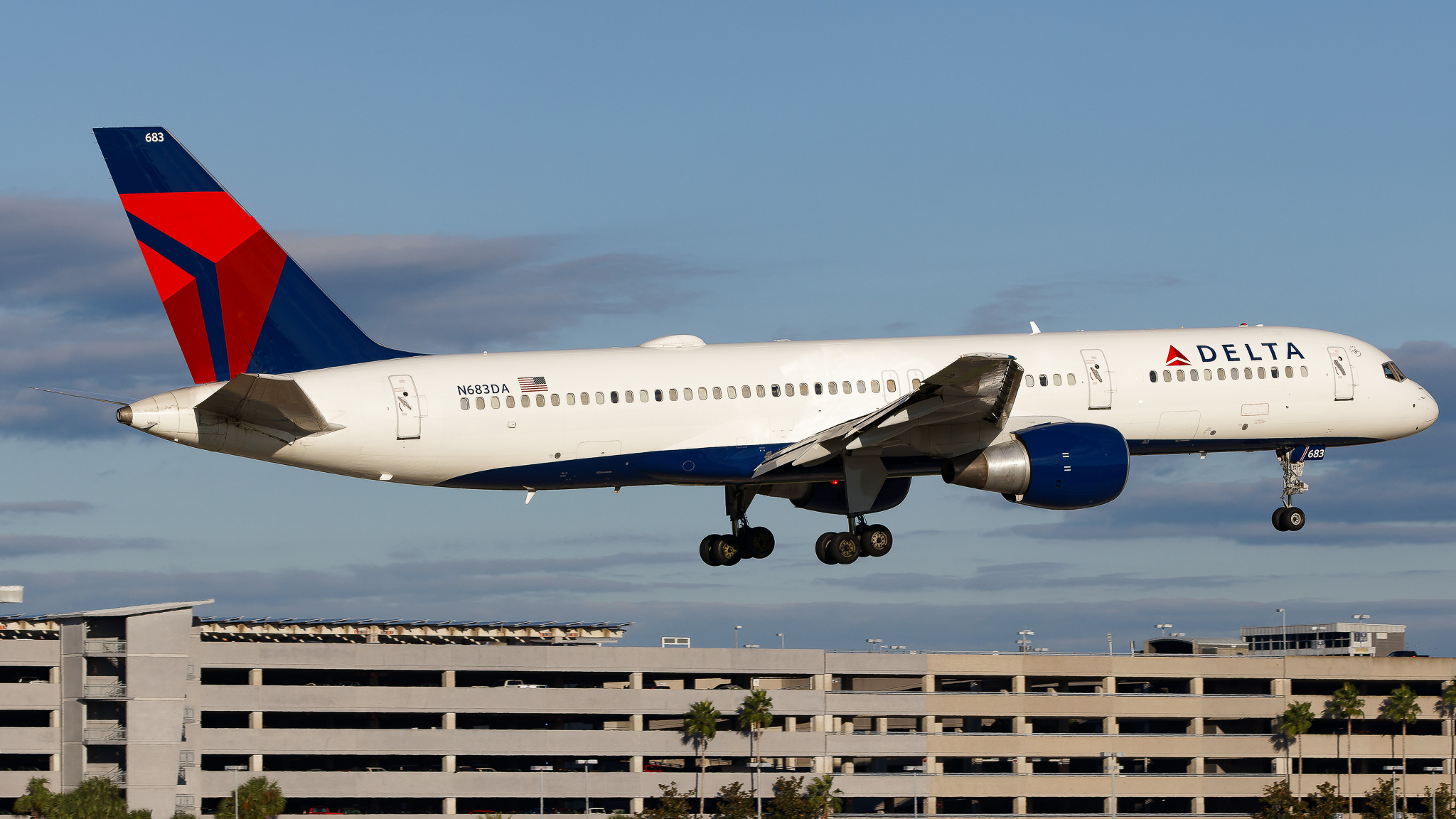 Full size: Delta Airlines Boeing 757-200 N683DA at Tampa International Airport