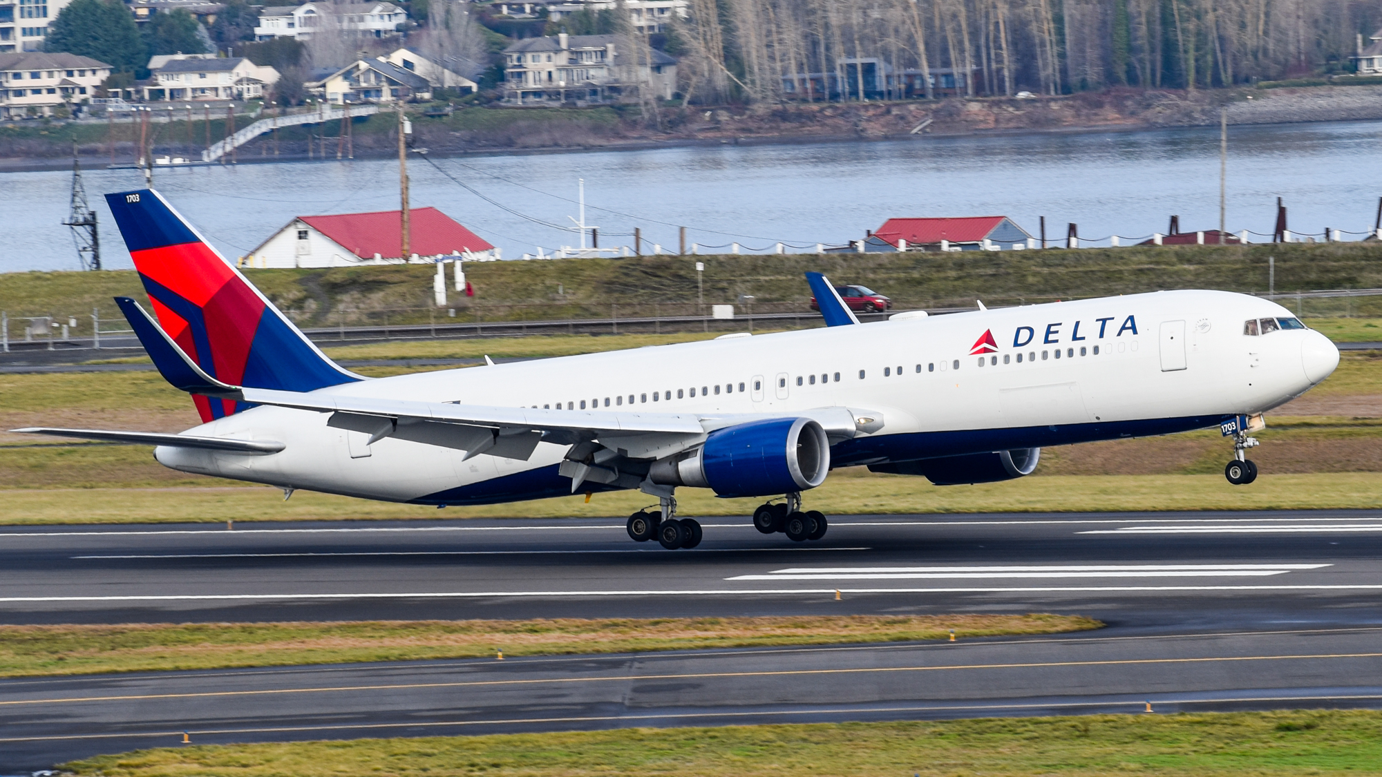 Full size: Delta Airlines Boeing 767-300ER N173DZ at Portland International Airport