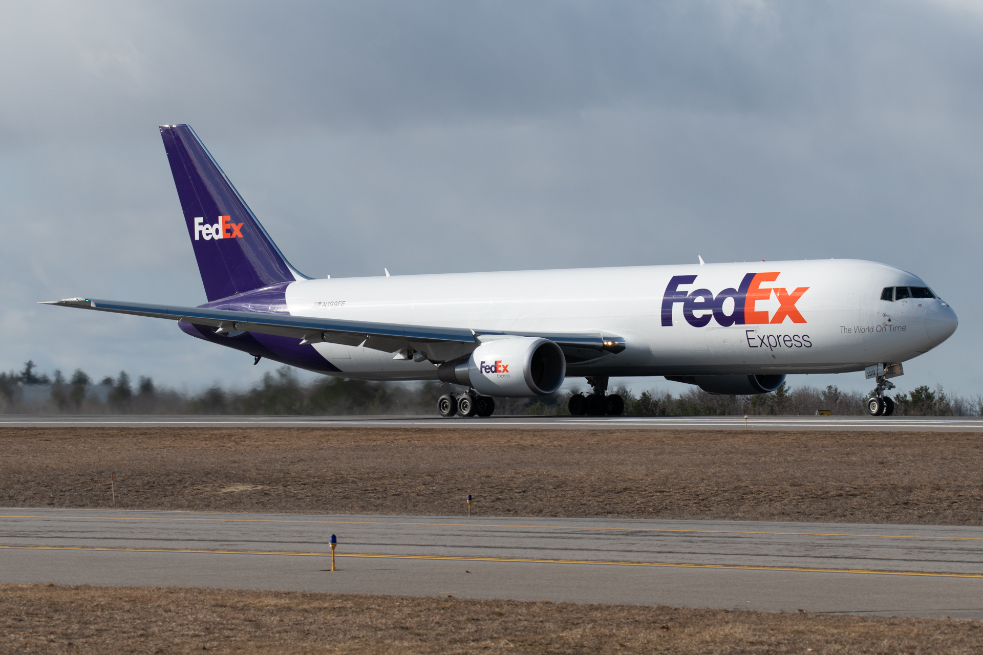Full size: FedEx Boeing 767-300F N199FE at Manchester Airport