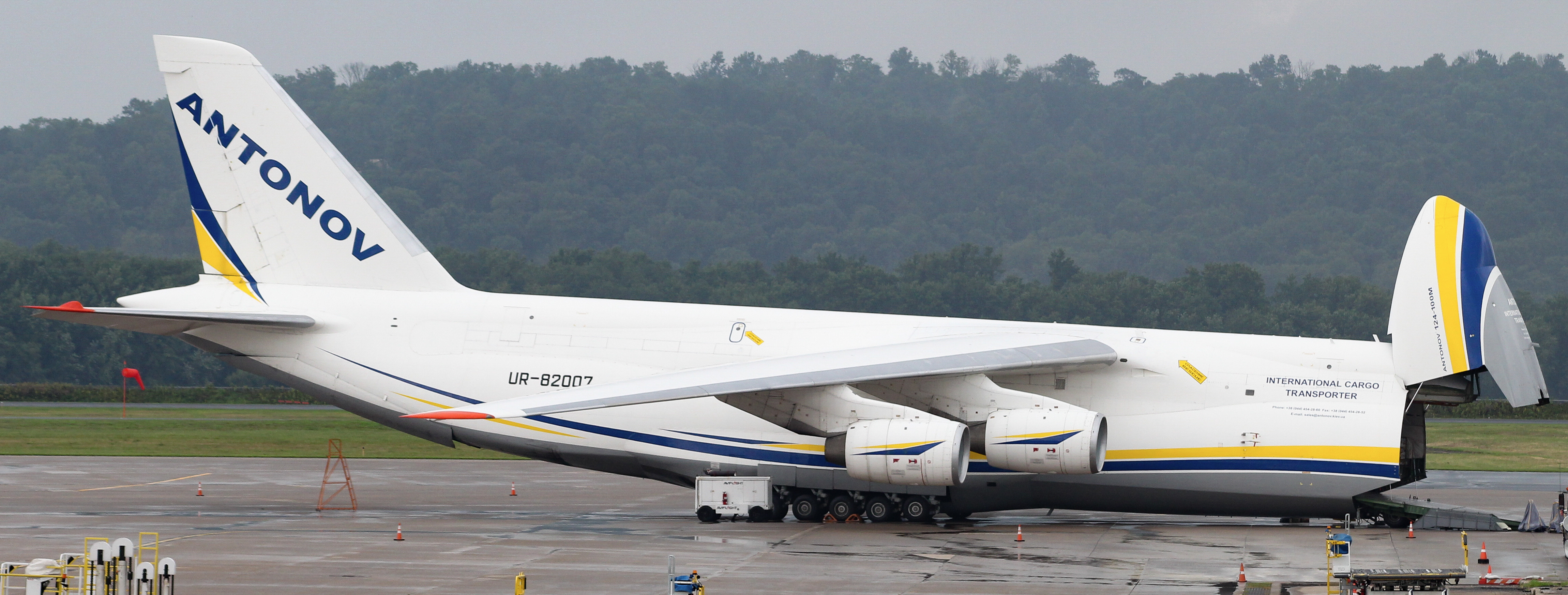Full size: Antonov Airlines Antonov An-124 UR-82007 at Harrisburg International Airport