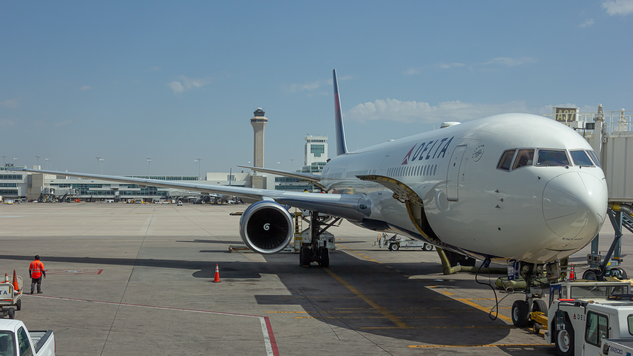Full size: Delta Airlines Boeing 767-400ER N833MH at Hartsfield-Jackson Atlanta International Airport