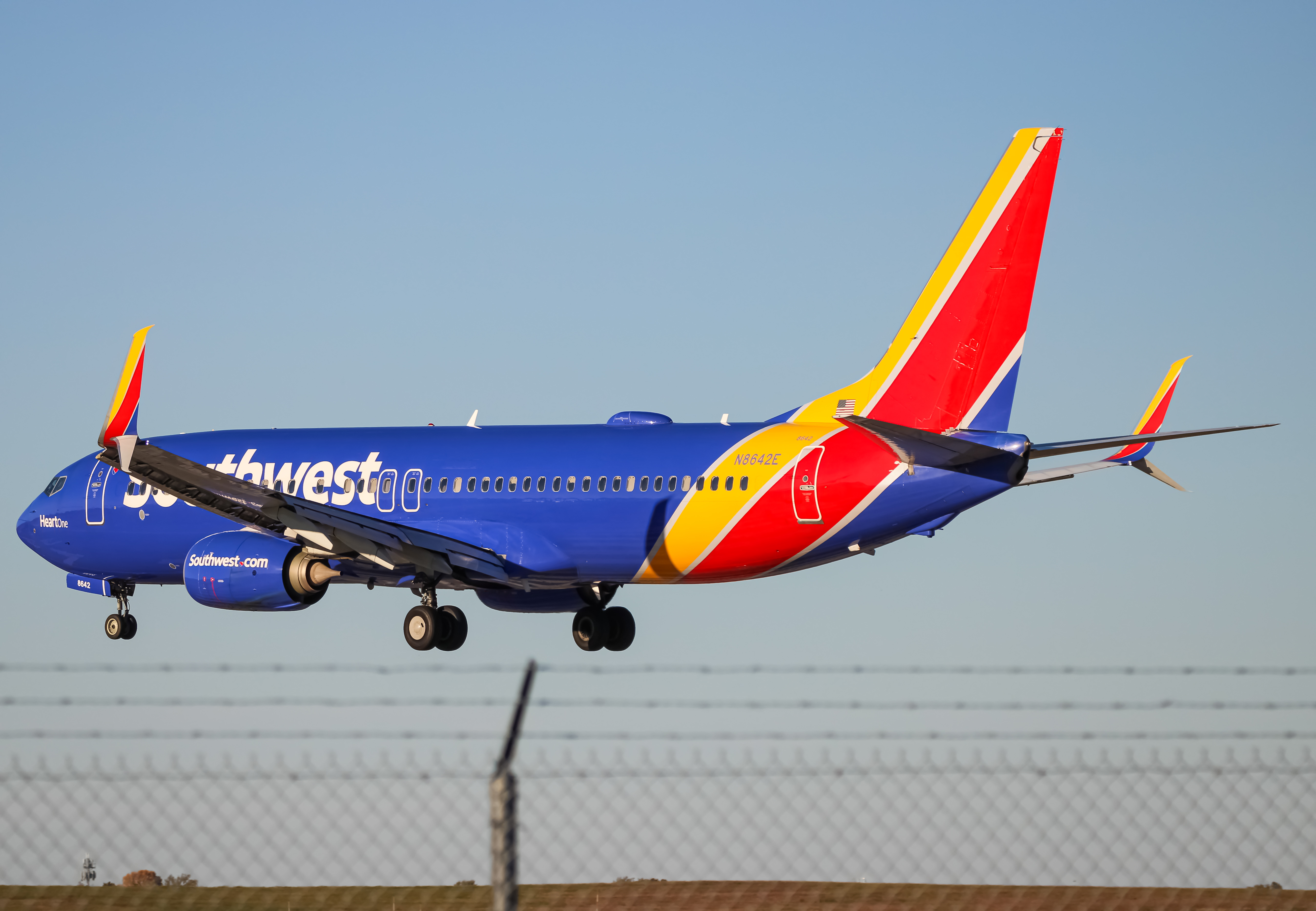 Full size: Southwest Airlines Boeing 737-800 N8642E at Baltimore/Washington International Thurgood Marshall Airport