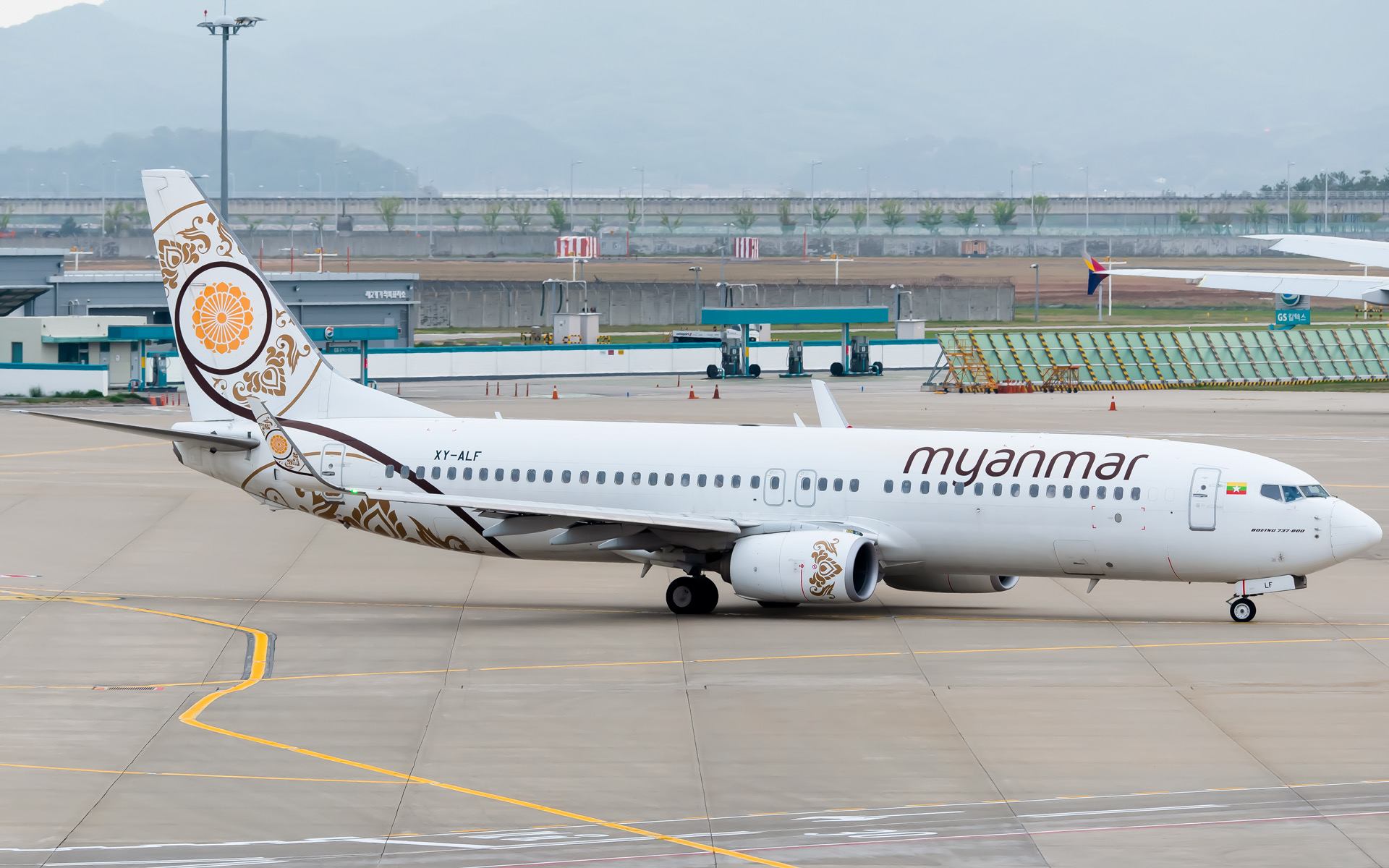 Full size: Myanmar National Airlines Boeing 737-800 XY-ALF at Seoul-Incheon International Airport