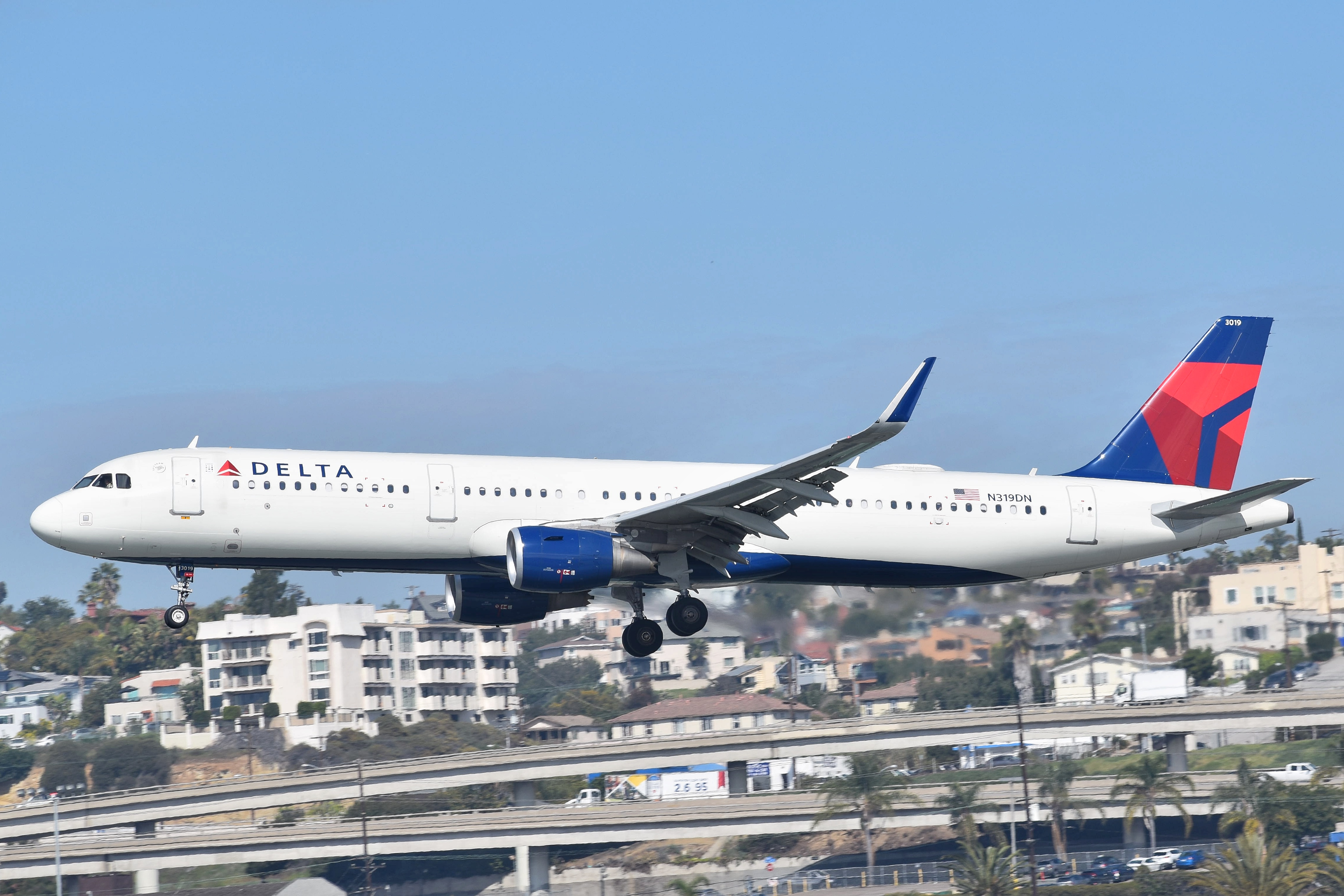 Full size: Delta Airlines Airbus A321-200 N319DN at San Diego International Airport