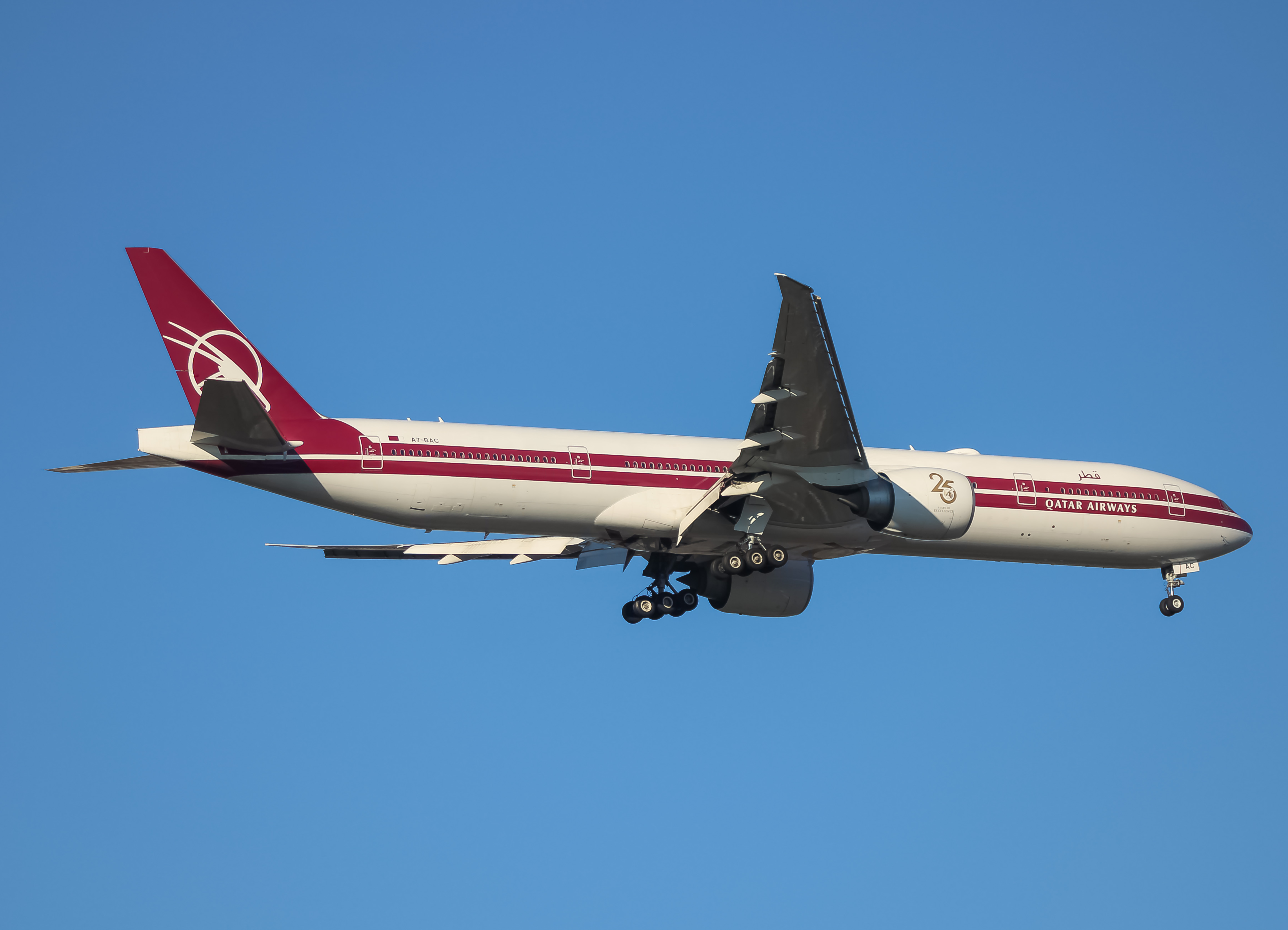 Full size: Qatar Airways Boeing 777-300ER A7-BAC at Washington Dulles International Airport