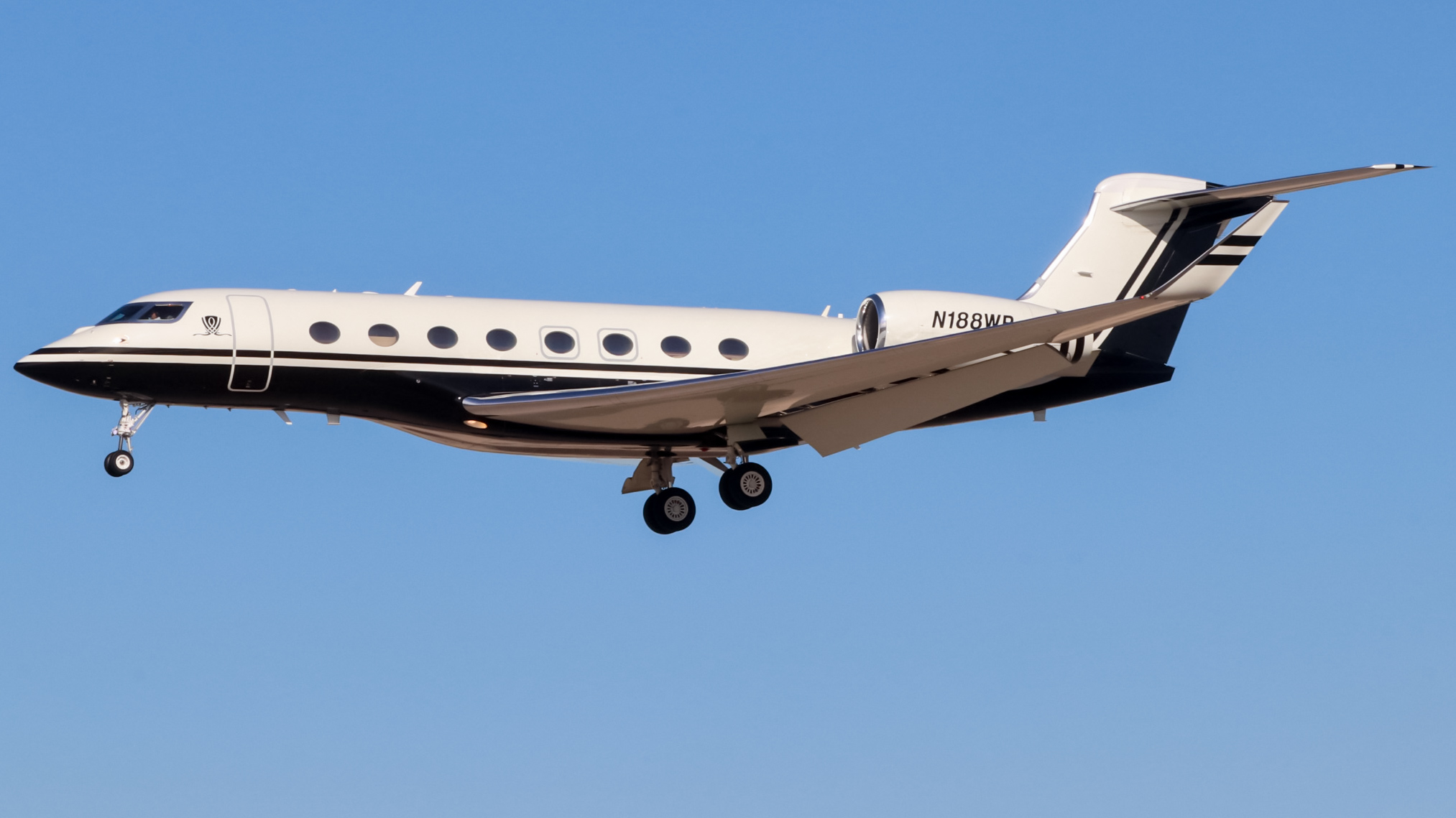 Full size: PRIVATE Gulfstream G650 N188WR at Harry Reid International Airport