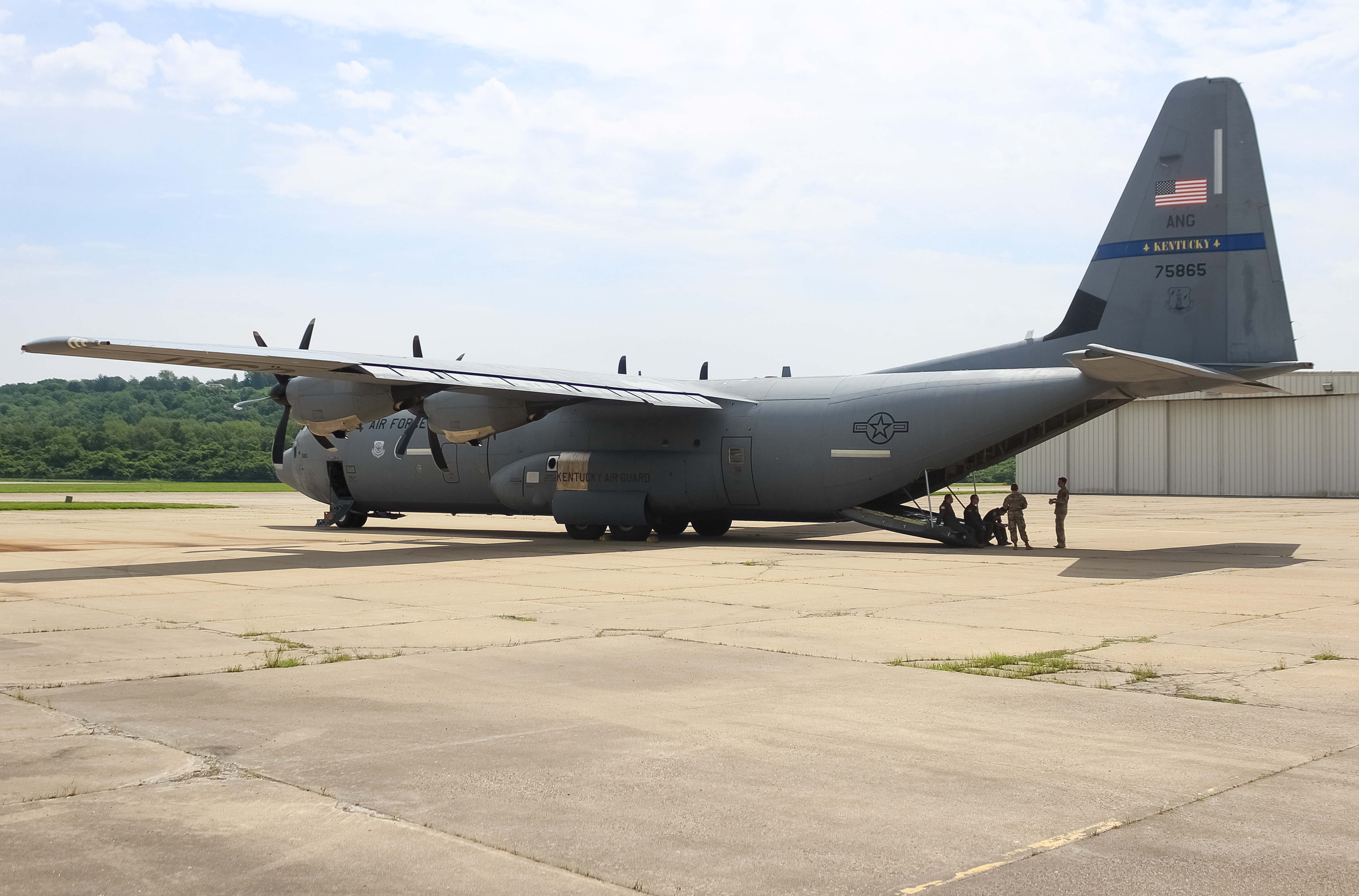 Full size: USAF - United States Air Force Lockheed C-130J Hercules 17-5865 at Cincinnati Municipal Airport/Lunken Field