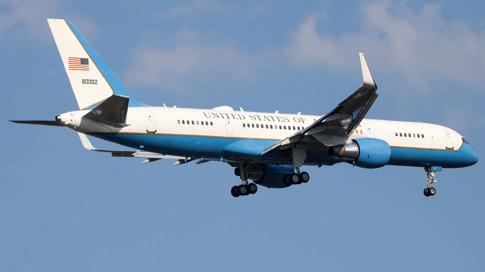 Full size: USAF - United States Air Force Boeing C-32 98-0002 at Joint Base Andrews