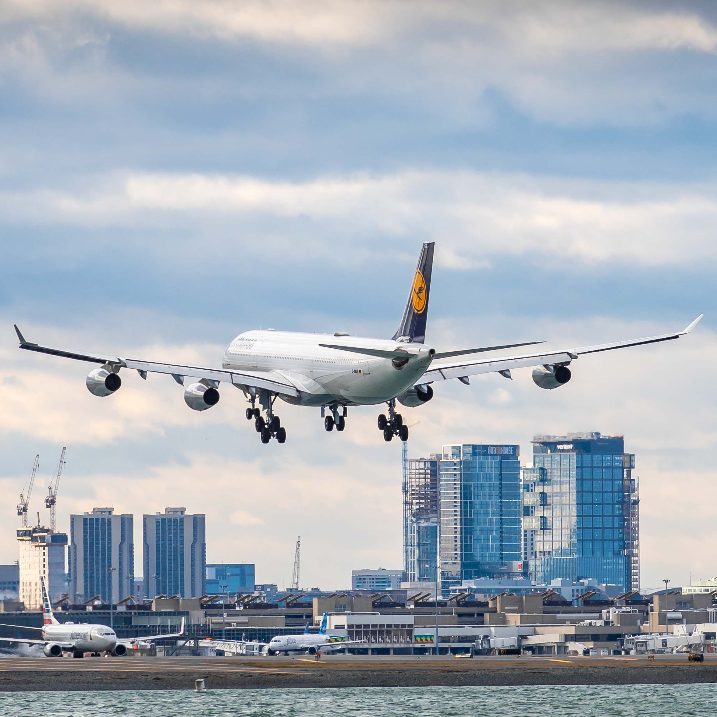 Full size: Lufthansa  Airbus A340-300 D-AIGZ at General Edward Lawrence Logan International Airport