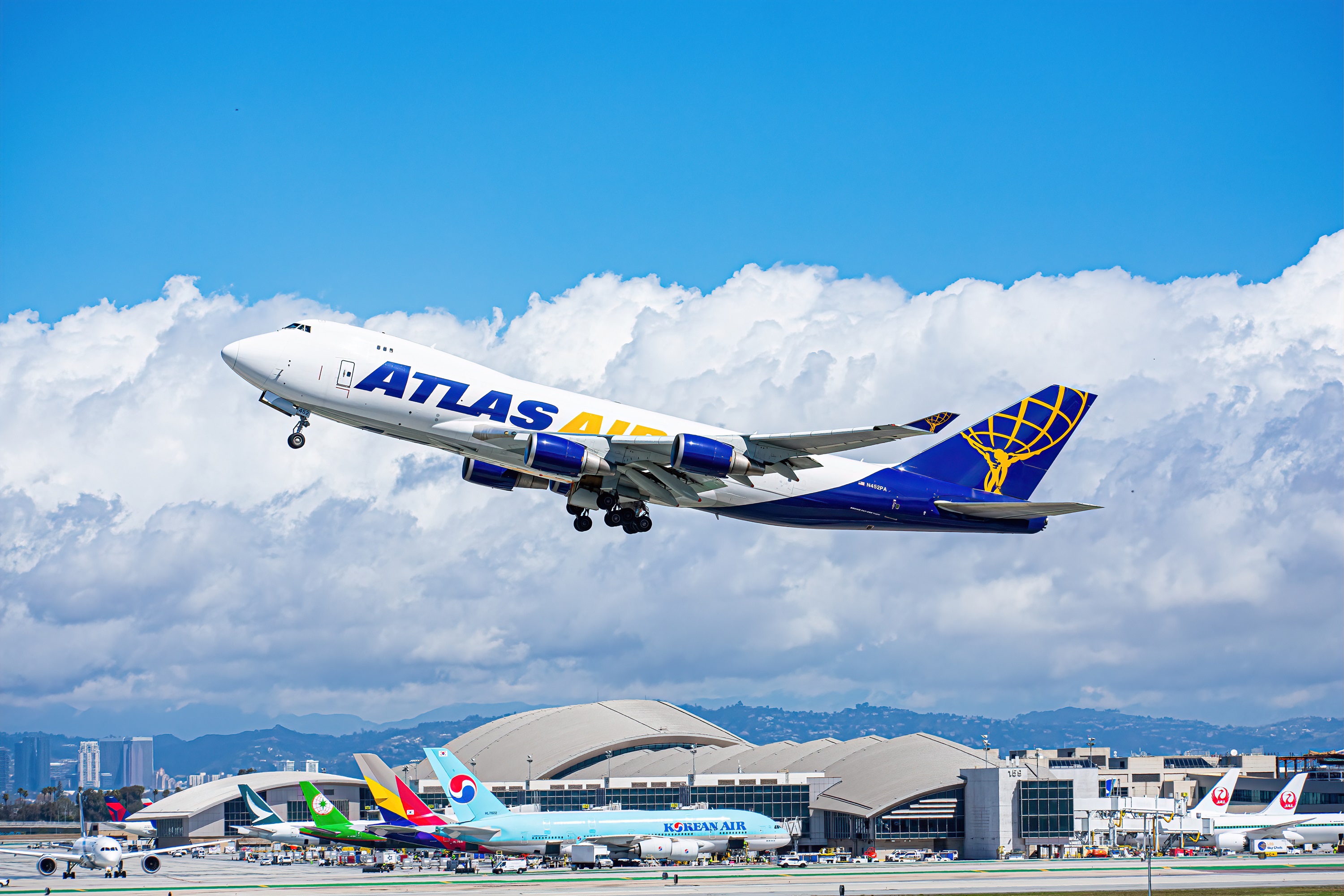 Full size: Polar Air Cargo Boeing 747-400F N452PA at Los Angeles International Airport