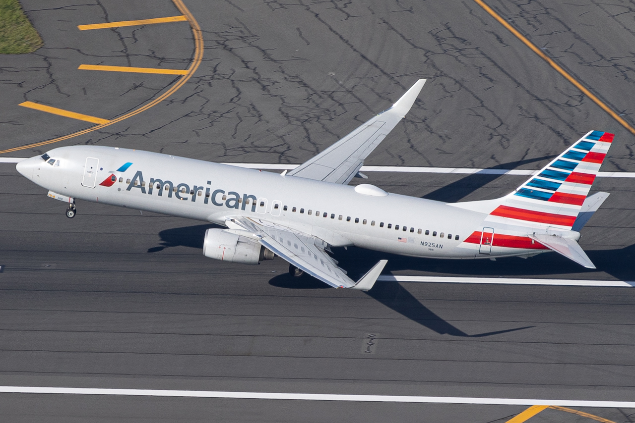 Full size: American Airlines Boeing 737-800 N925AN at General Edward Lawrence Logan International Airport