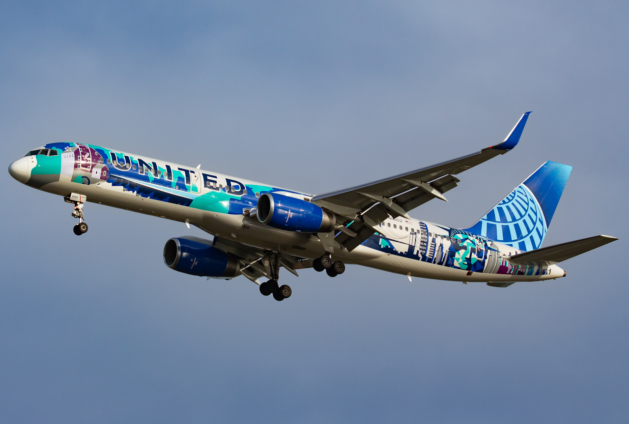 Full size: United Airlines Boeing 757-200 N14102 at Tampa International Airport