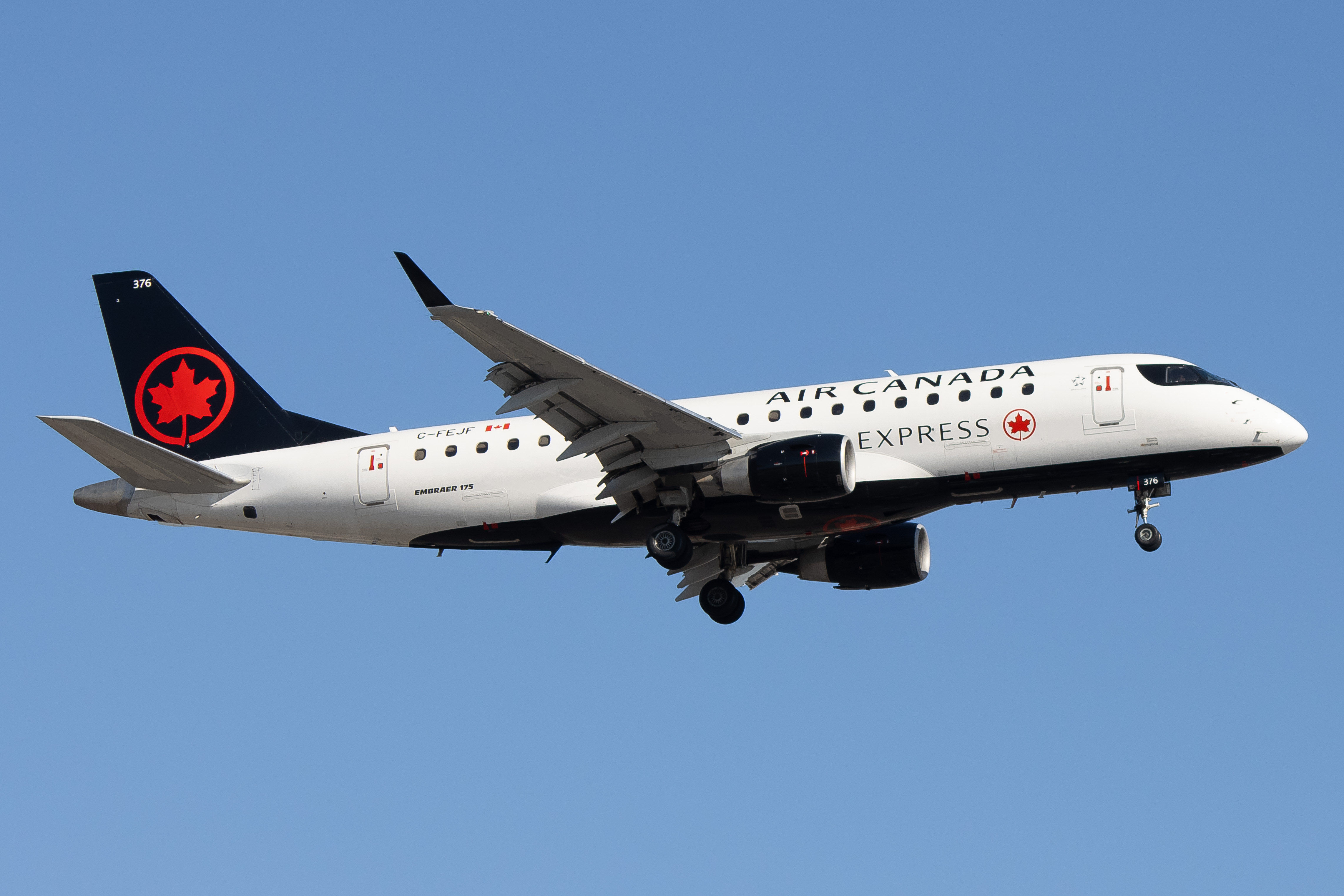 Full size: Air Canada Express Embraer E175 C-FEJF at Newark Liberty International Airport