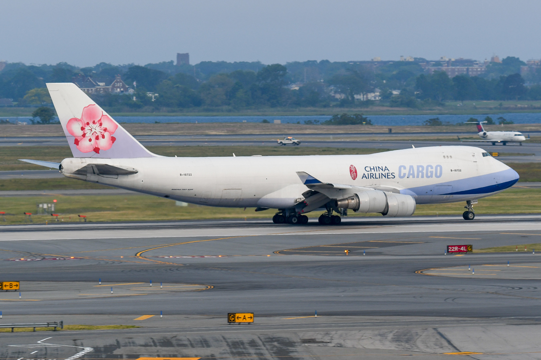 Full size: China Airlines Cargo Boeing 747-400F B-18722 at John F. Kennedy International Airport